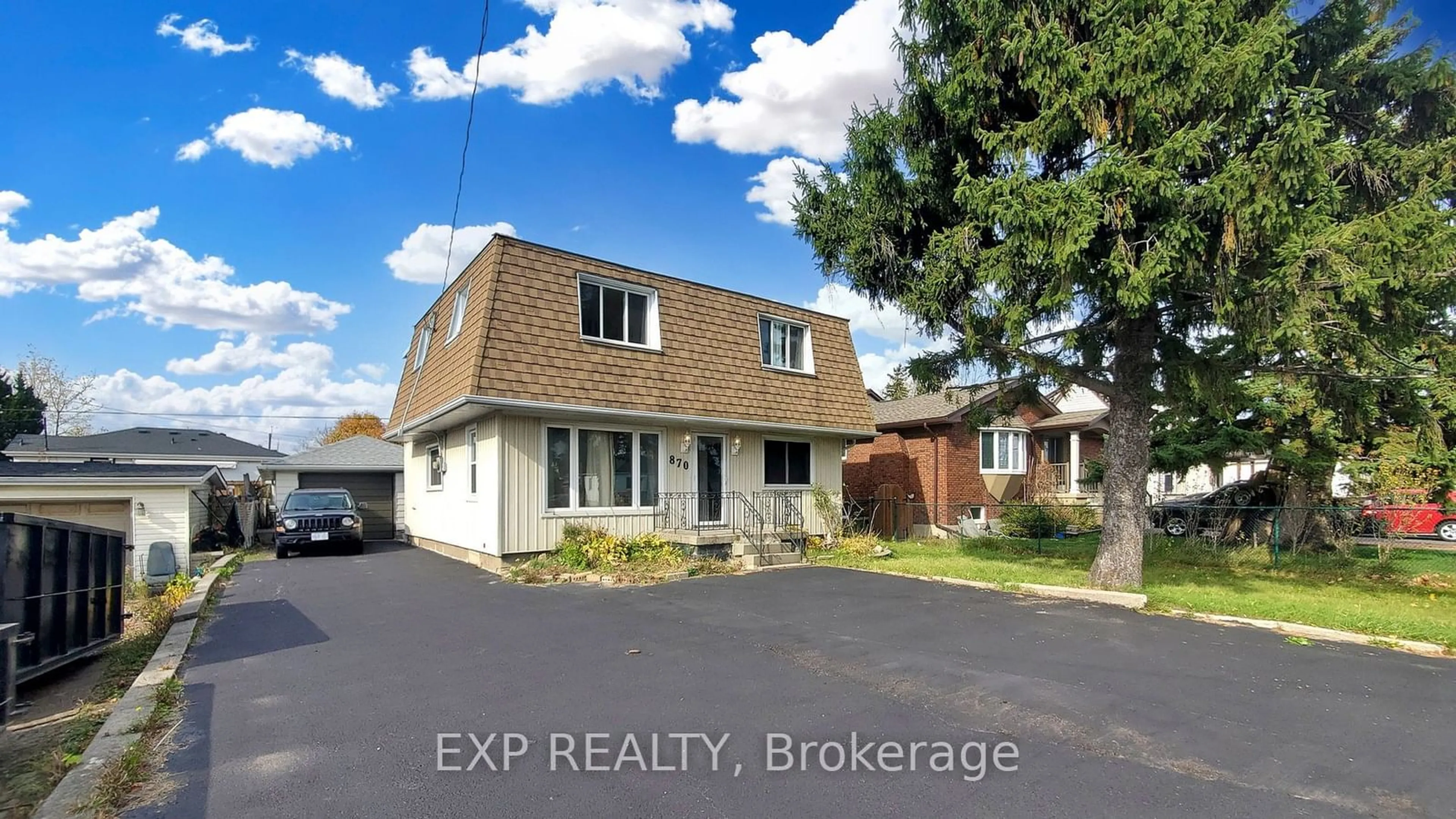 A pic from exterior of the house or condo, the street view for 870 Upper Wellington St, Hamilton Ontario L9A 3R9