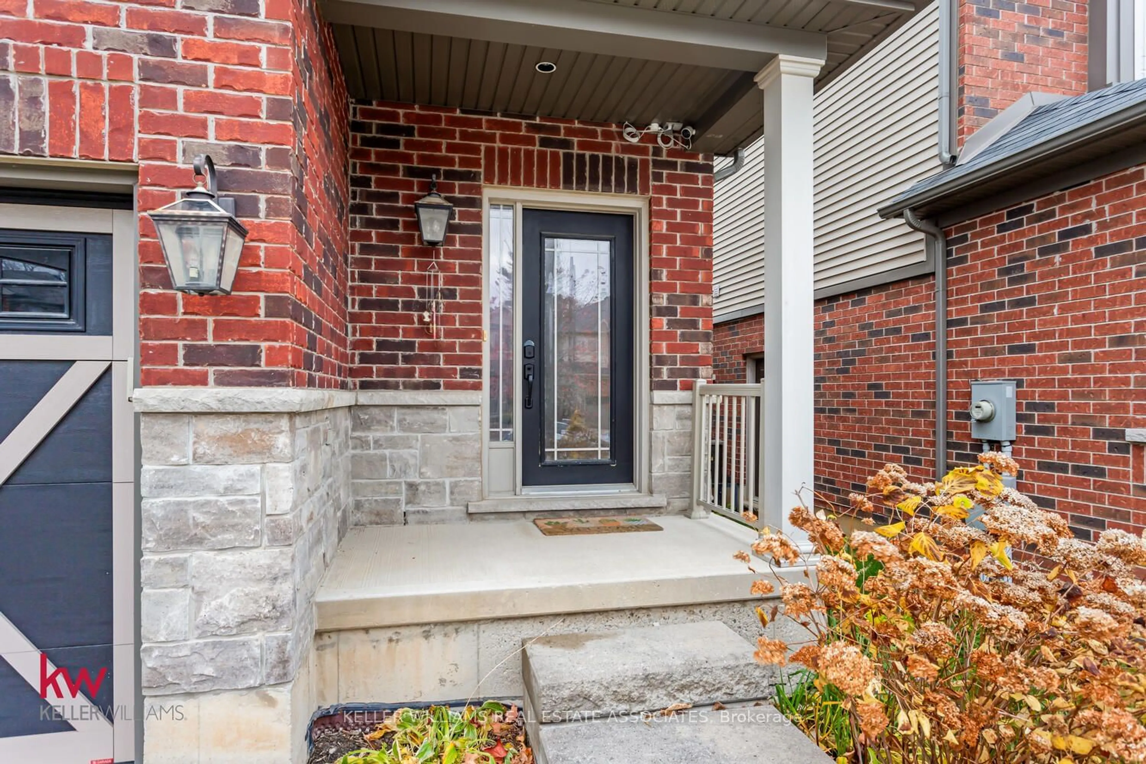 Indoor entryway, wood floors for 691 Robert Ferrie Dr, Kitchener Ontario N2R 0B2