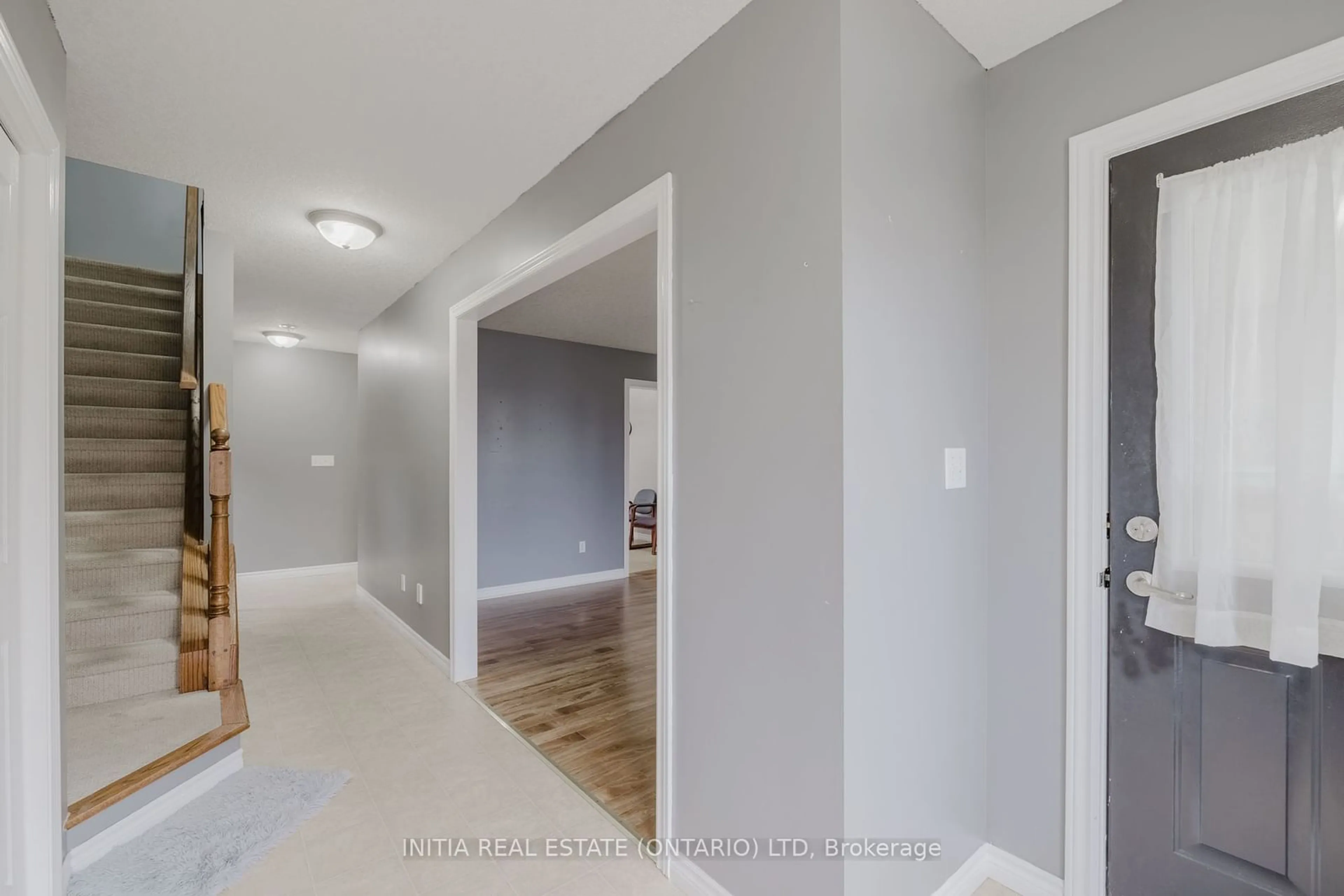 Indoor entryway, wood floors for 3 Southgate Pkwy, St. Thomas Ontario N5R 6M1