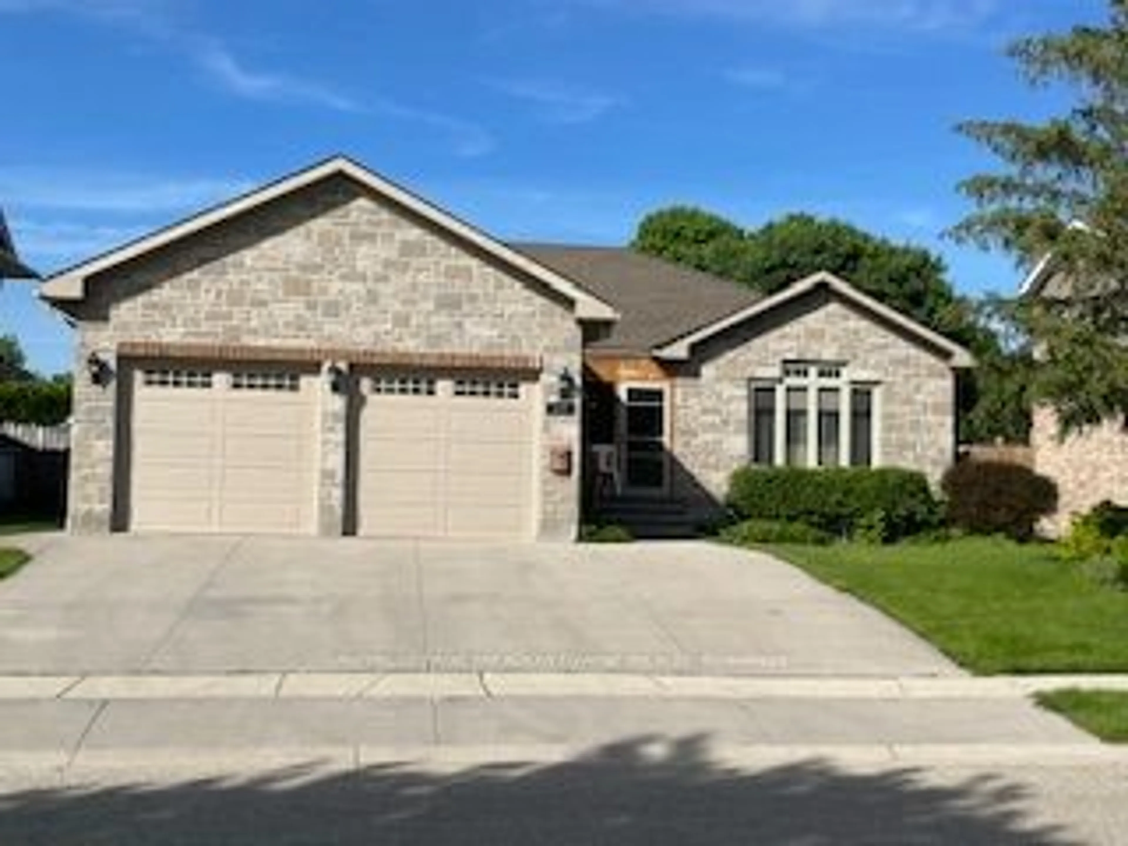 Frontside or backside of a home, the street view for 237 2nd Ave, Hanover Ontario N4N 3S2