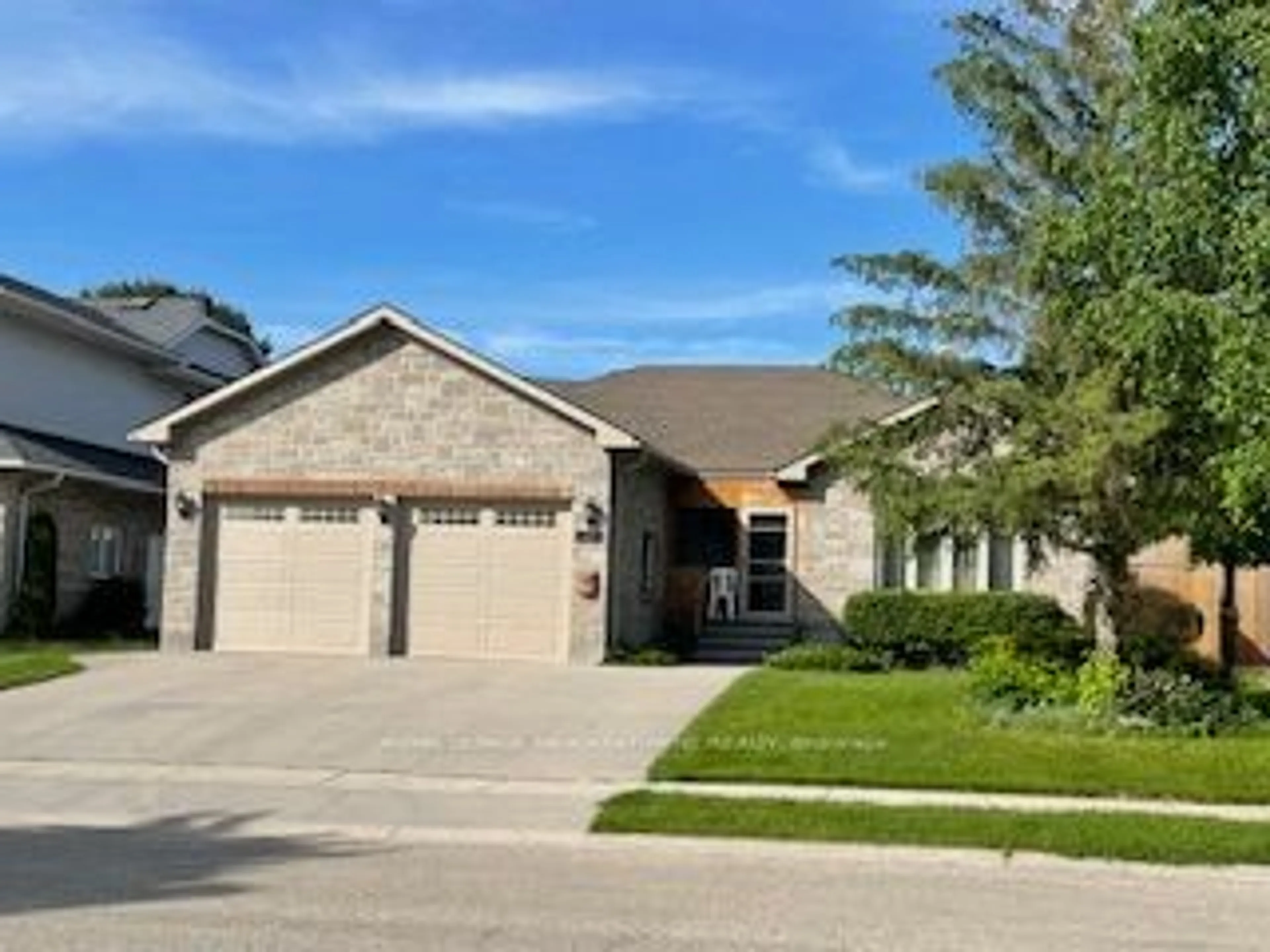 Frontside or backside of a home, the street view for 237 2nd Ave, Hanover Ontario N4N 3S2