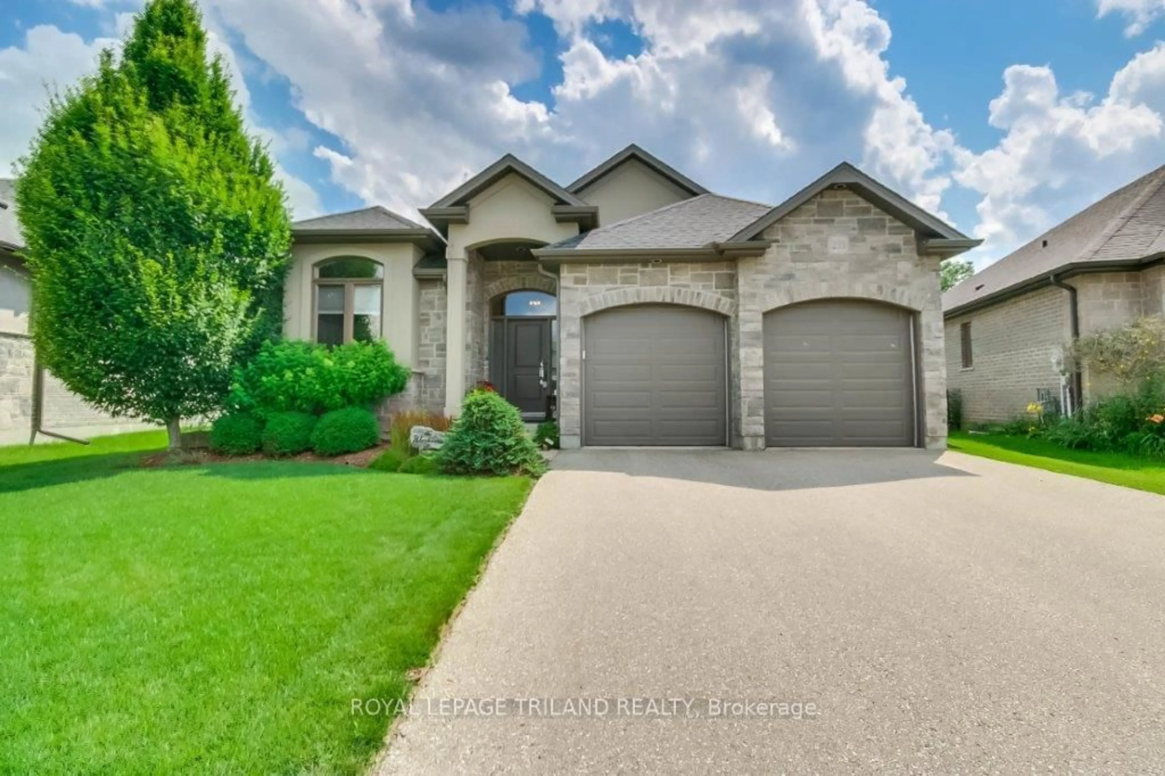 Frontside or backside of a home, the street view for 233 Wedgewood Dr, Woodstock Ontario N4T 0J1