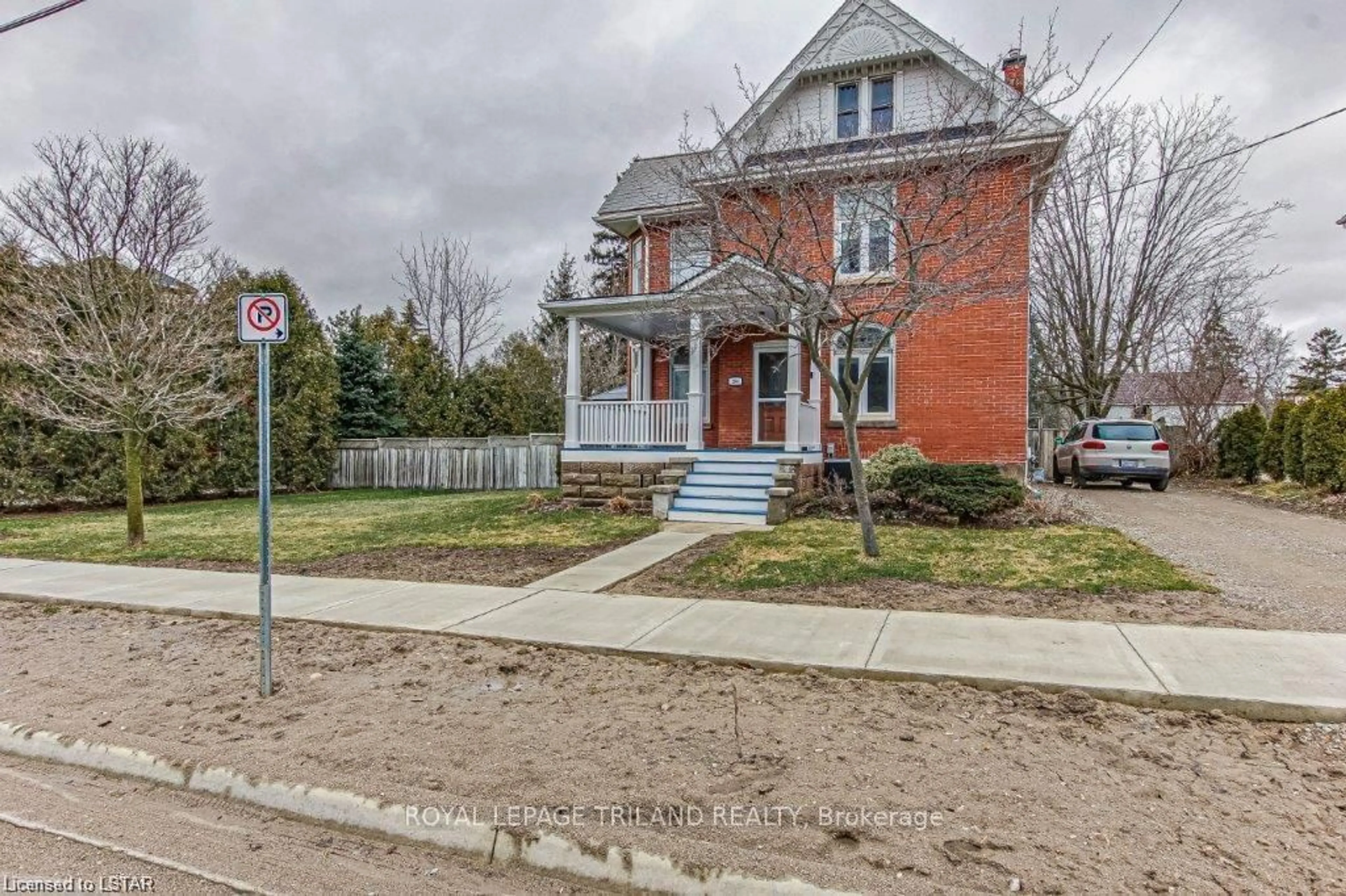 Frontside or backside of a home, the street view for 286 King St, Thames Centre Ontario N0M 2P0