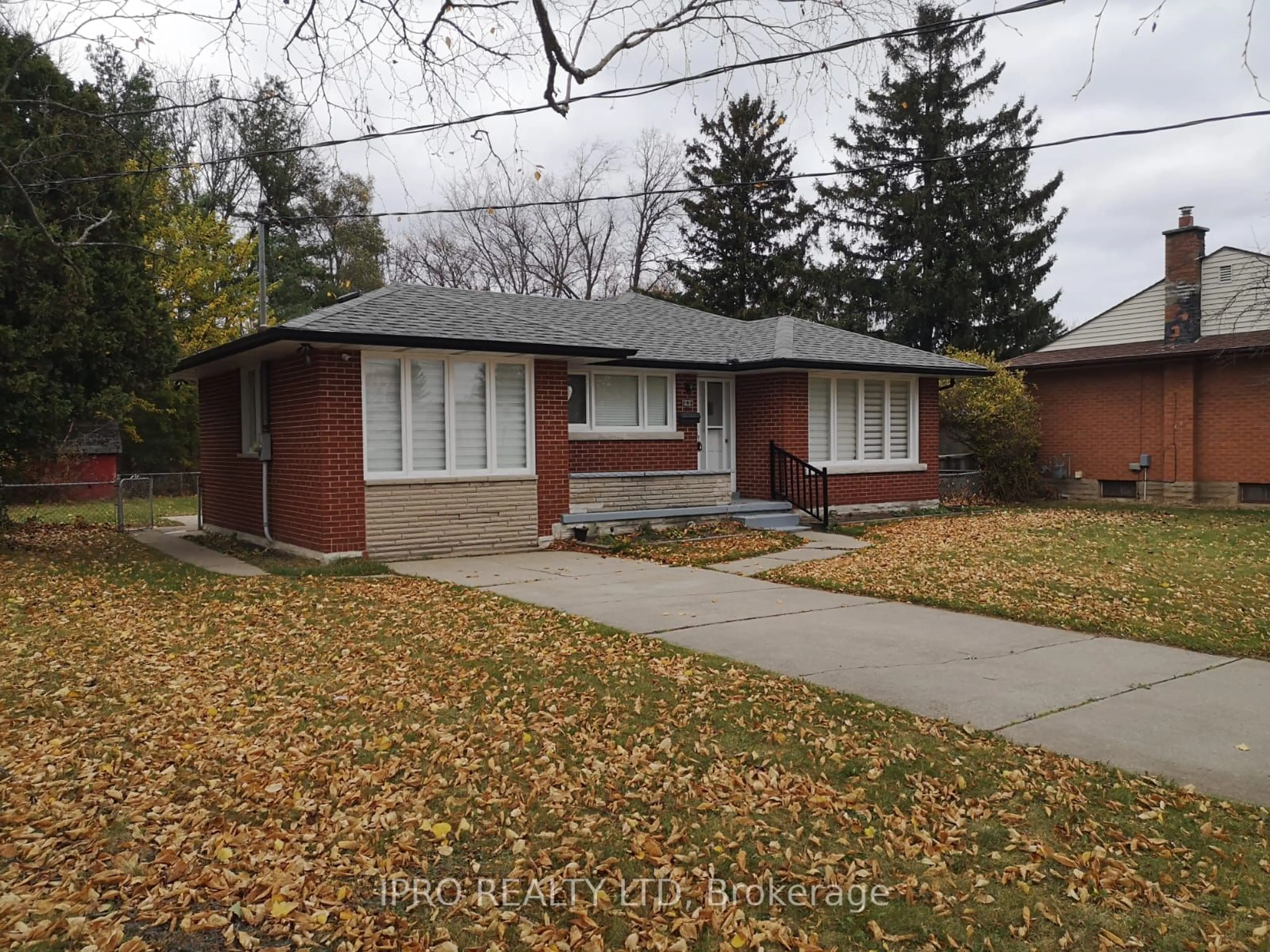 Frontside or backside of a home, the street view for 284 Cedar Cres, Cambridge Ontario N1S 1X1