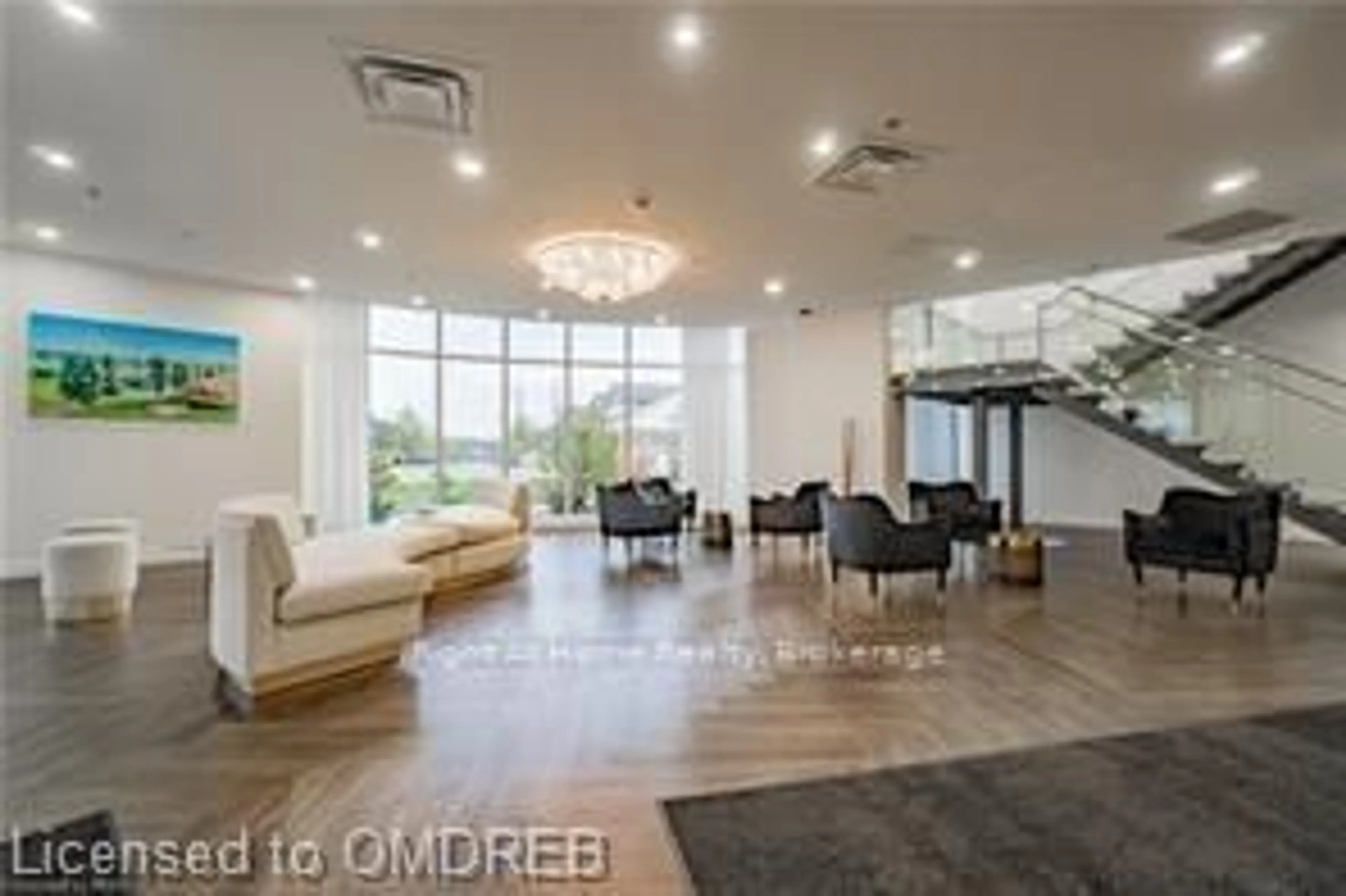 Indoor lobby, wood floors for 7711 GREEN VISTA Gate #404, Niagara Falls Ontario L2H 1R1