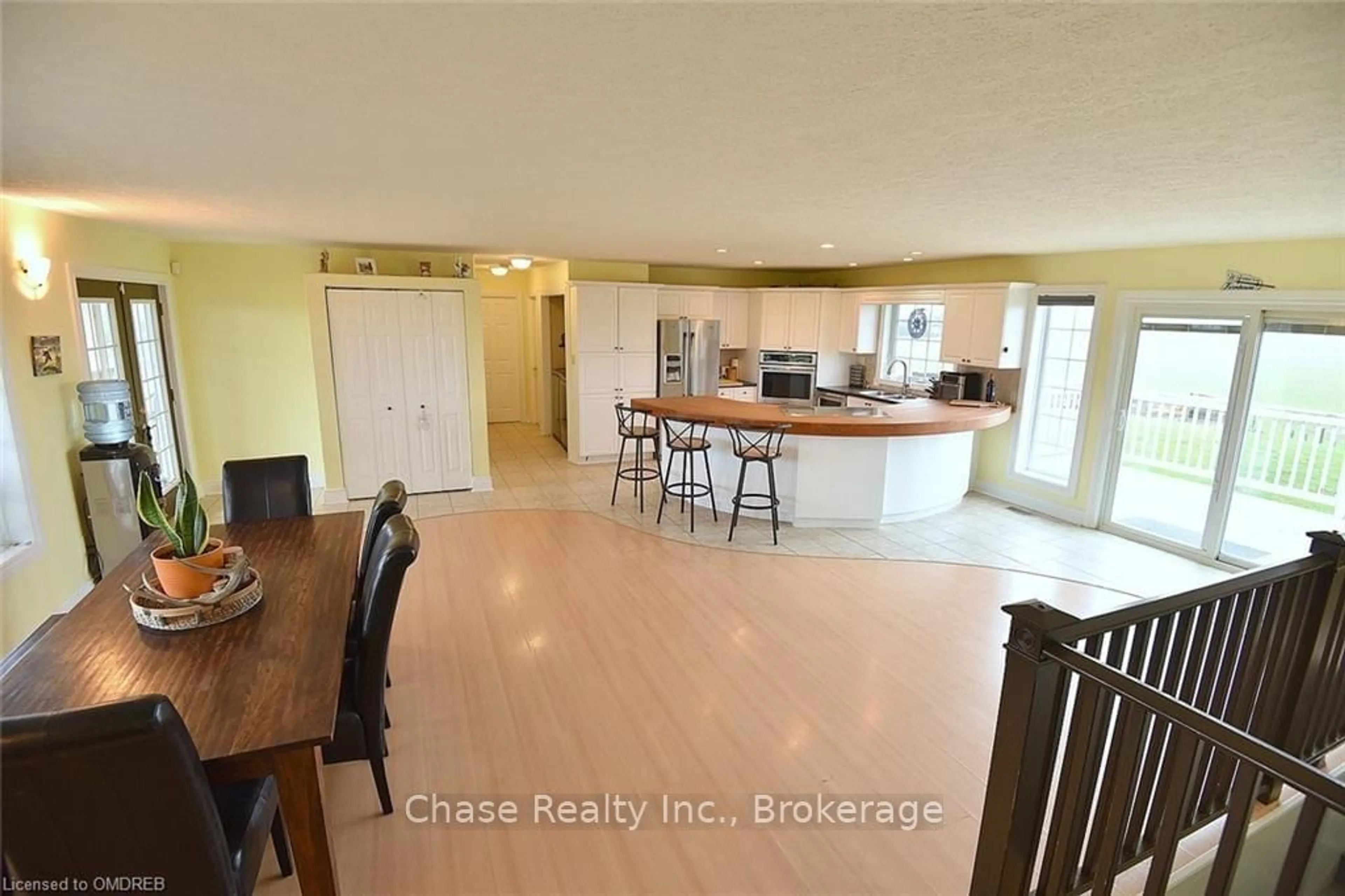 Open concept kitchen for 174 PAINTER Rd, Brant Ontario N3W 2G9