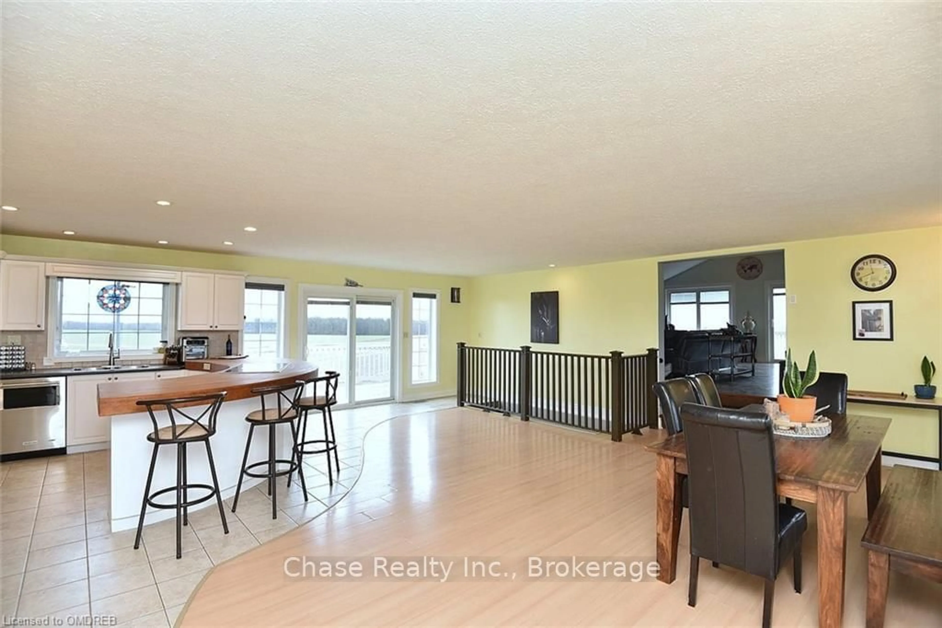 Open concept kitchen for 174 PAINTER Rd, Brant Ontario N3W 2G9