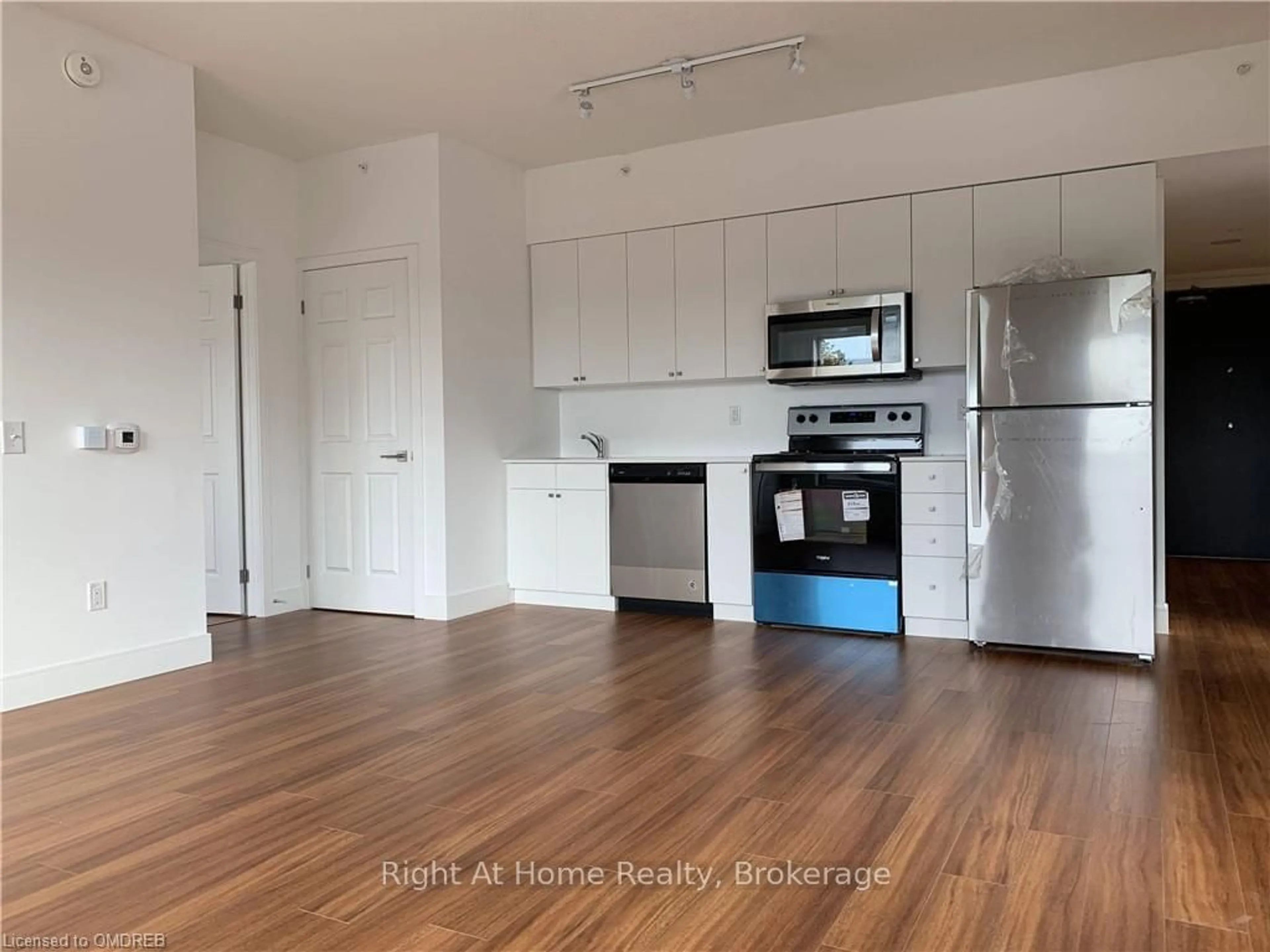 A pic of a room, wood floors for 1 WELLINGTON St #308, Brant Ontario N3T 2L3