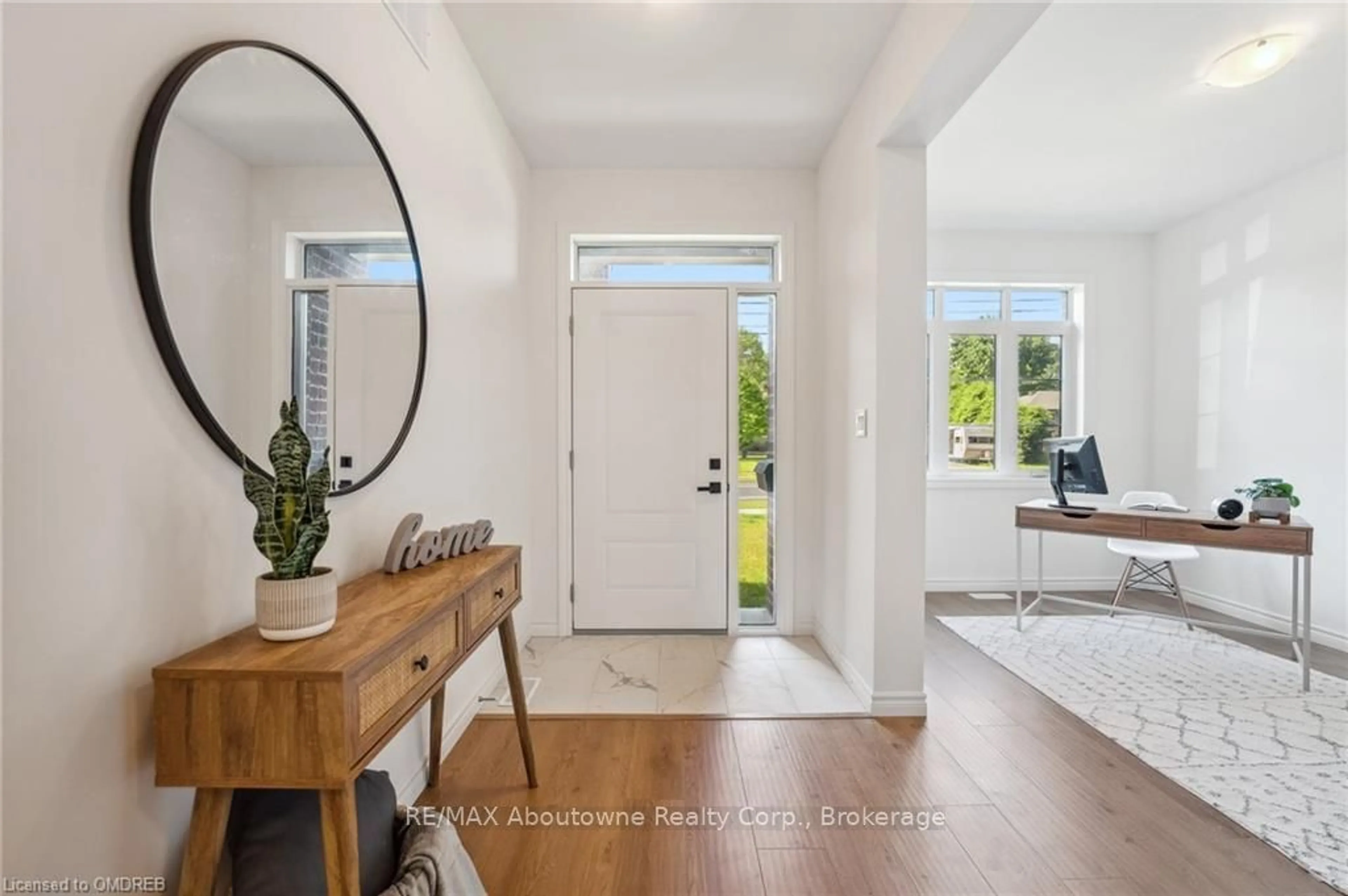 Indoor entryway, wood floors for 5691 CHURCHS LANE, Niagara Falls Ontario L2J 1Y8