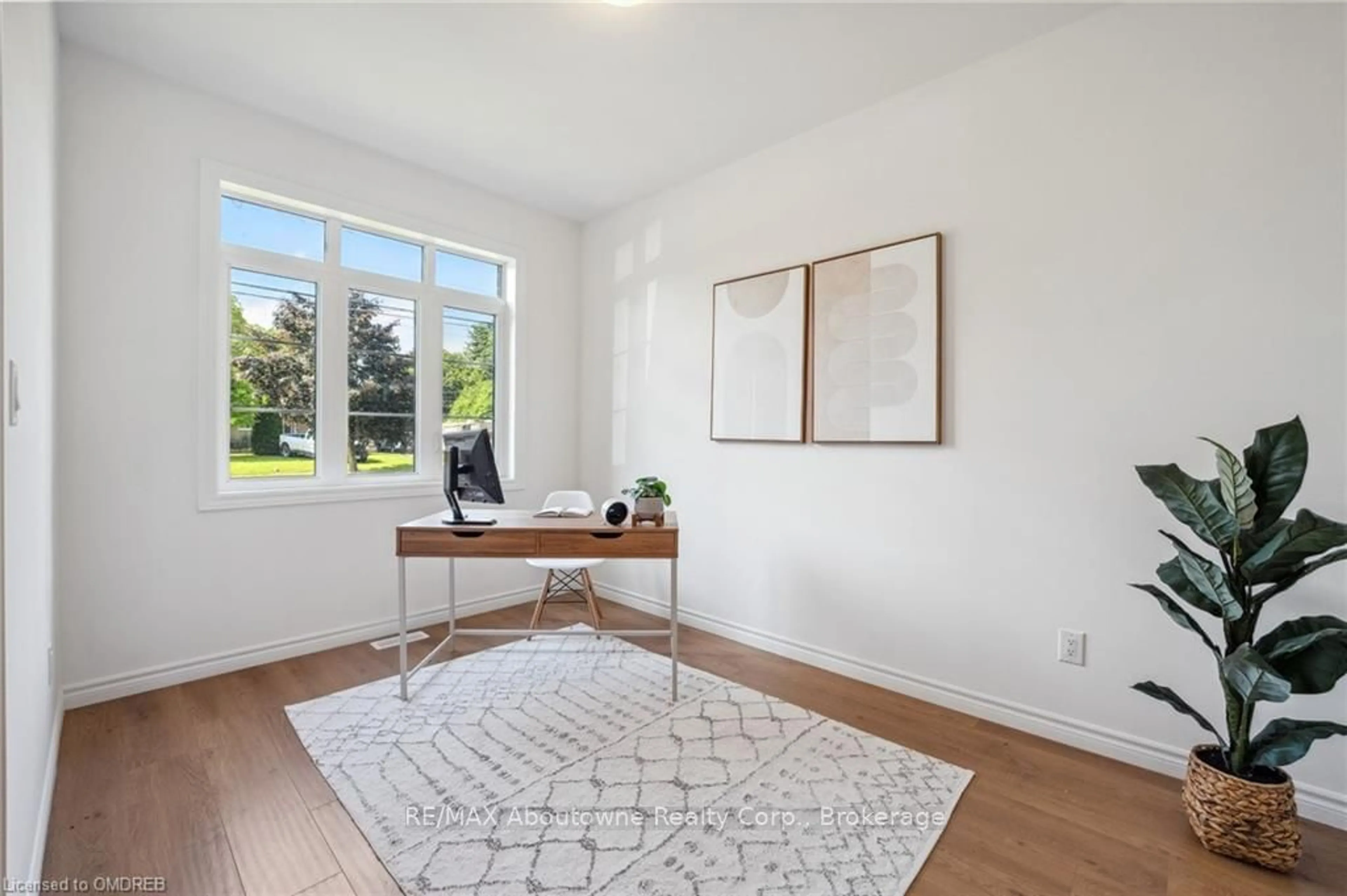 A pic of a room, wood floors for 5691 CHURCHS LANE, Niagara Falls Ontario L2J 1Y8