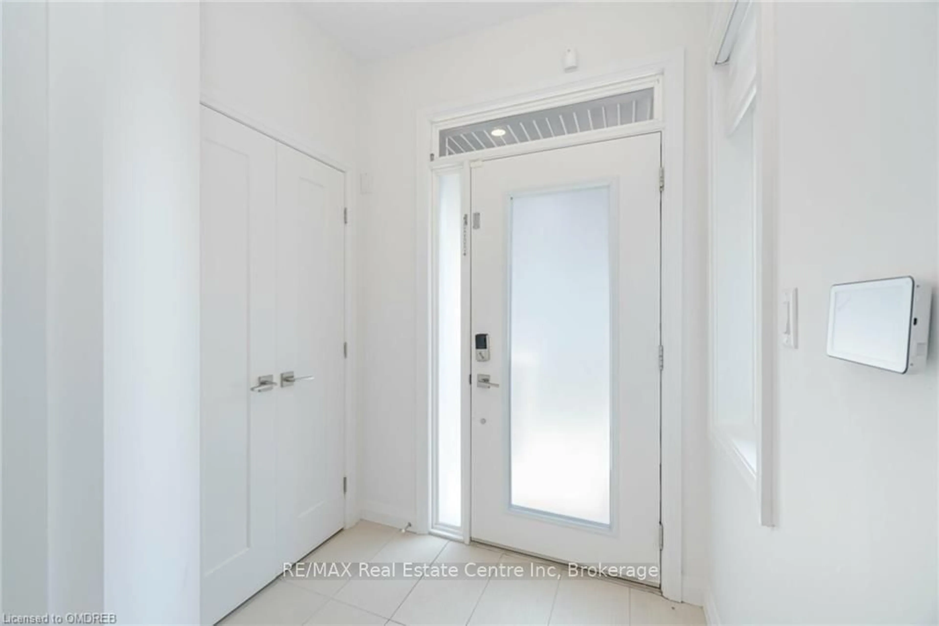 Indoor entryway, not visible floor for 35 MIDHURST Hts #29, Hamilton Ontario L8J 0K9