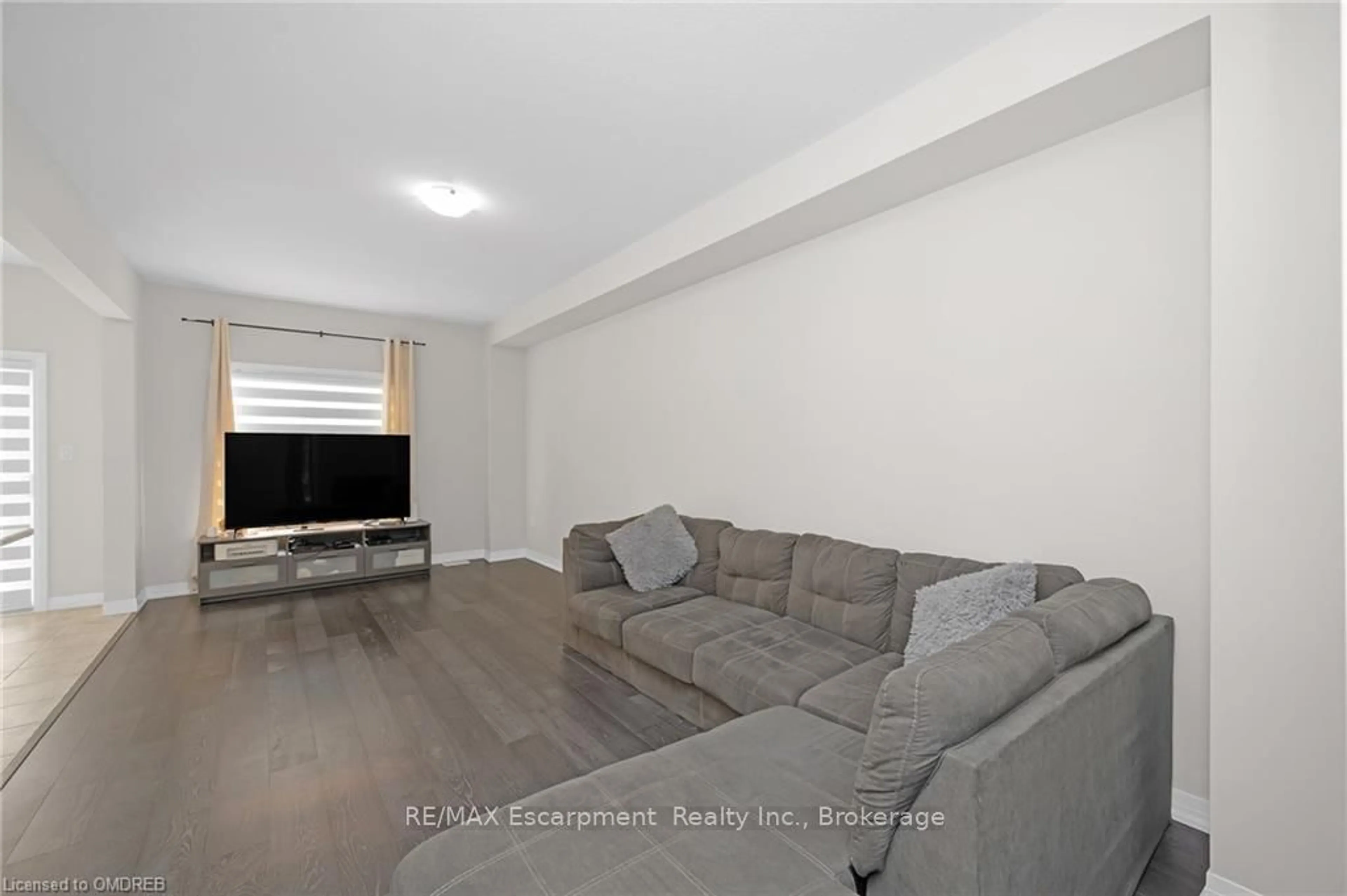 Living room, not visible floor for 520 GREY St #53, Brant Ontario N3S 0K1