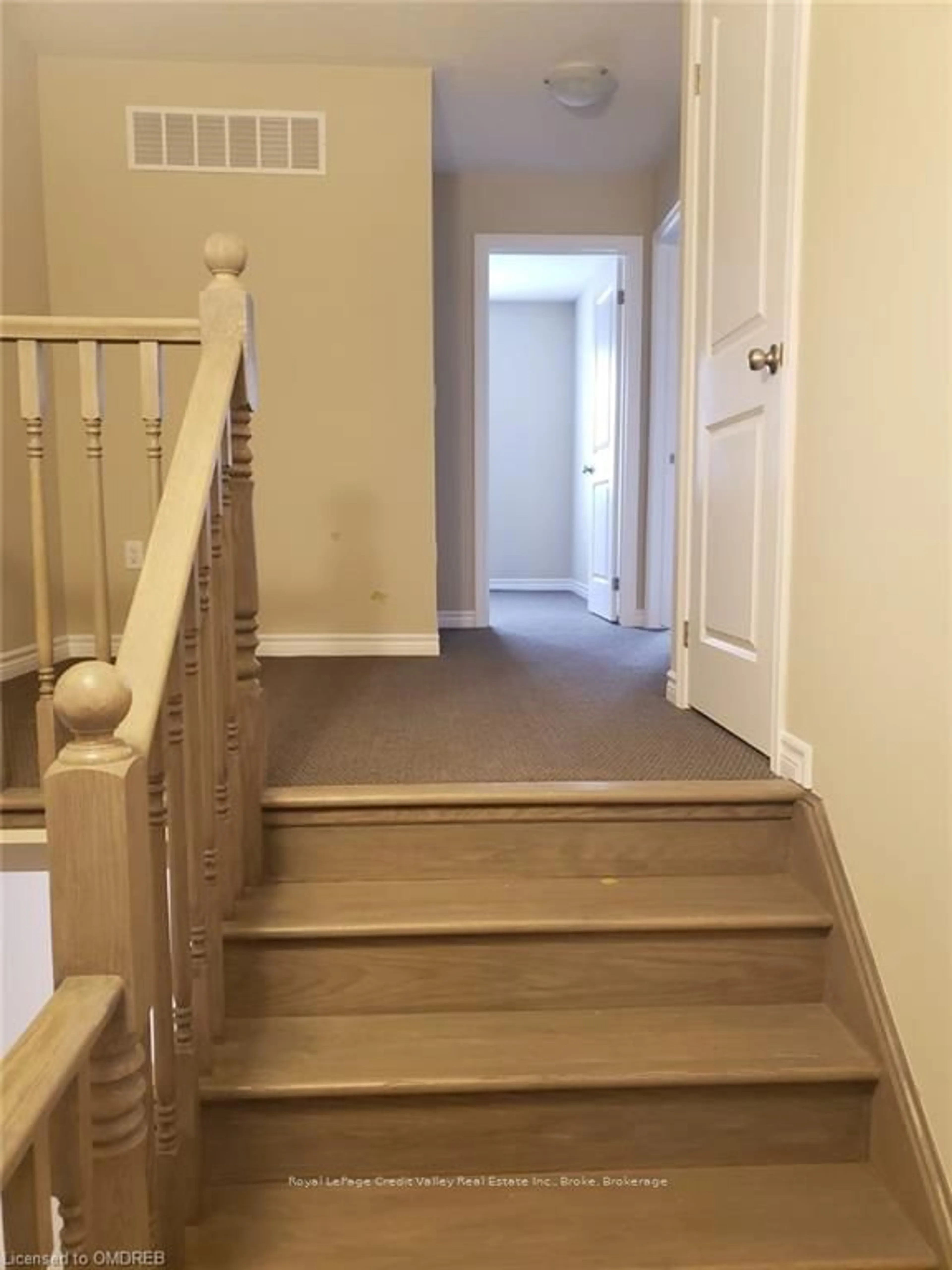 Indoor entryway, wood floors for 324 EQUESTRIAN Way #17, Cambridge Ontario N3E 0E2