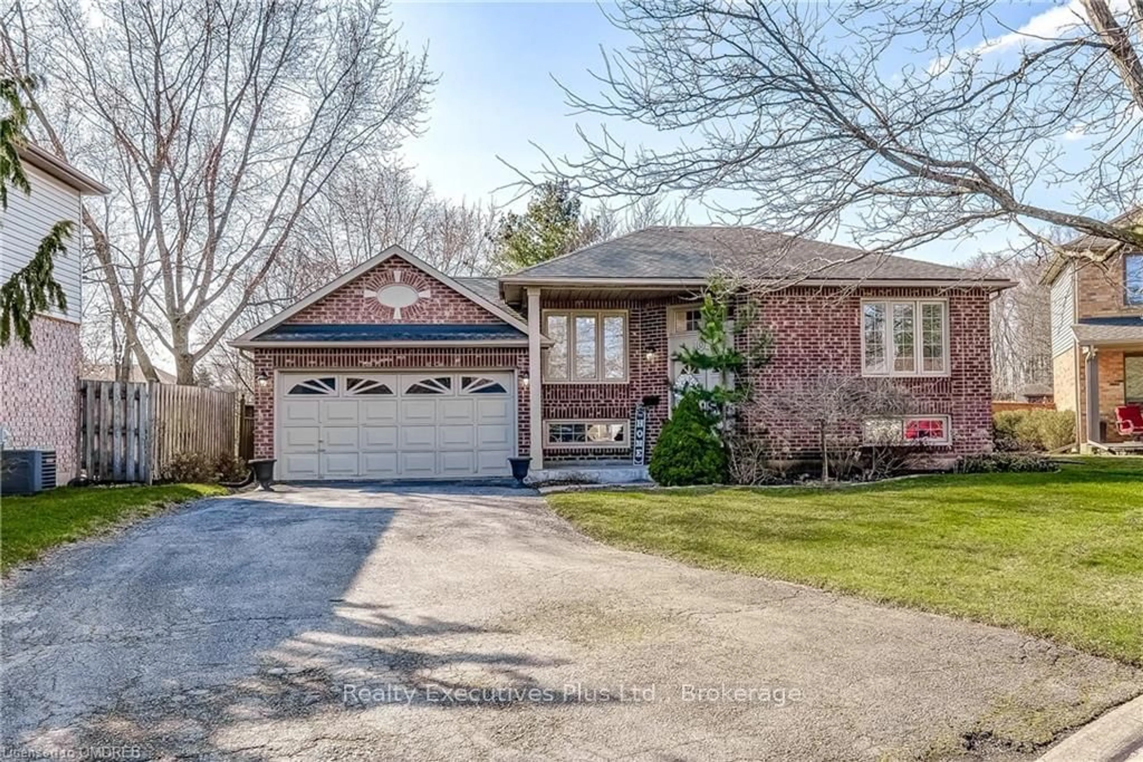 Frontside or backside of a home, cottage for 107 MADISON Crt, Welland Ontario L3G 7G1