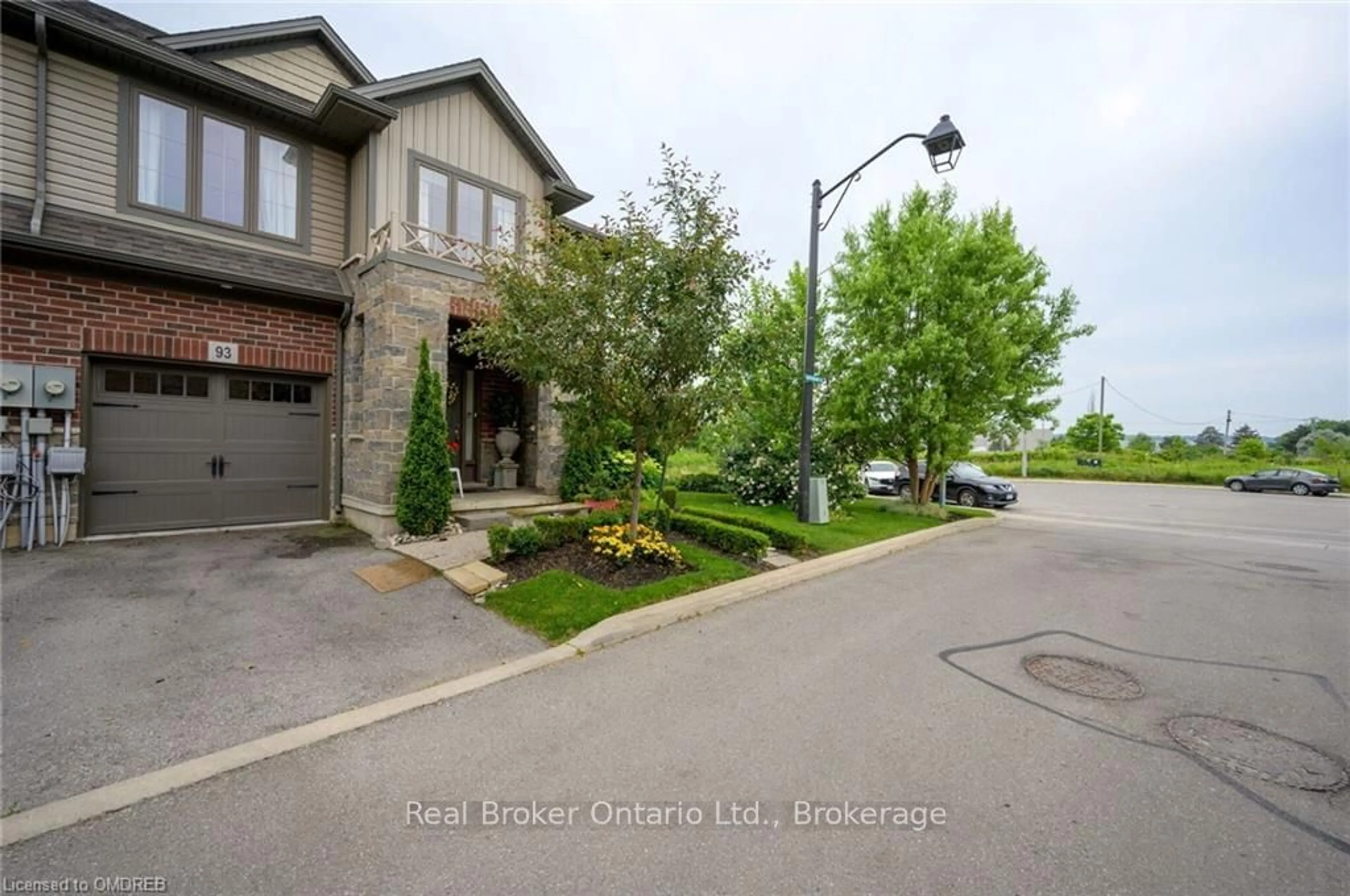 A pic from exterior of the house or condo, the street view for 93 SOUTHSHORE CRESCENT, Hamilton Ontario L8E 0J3