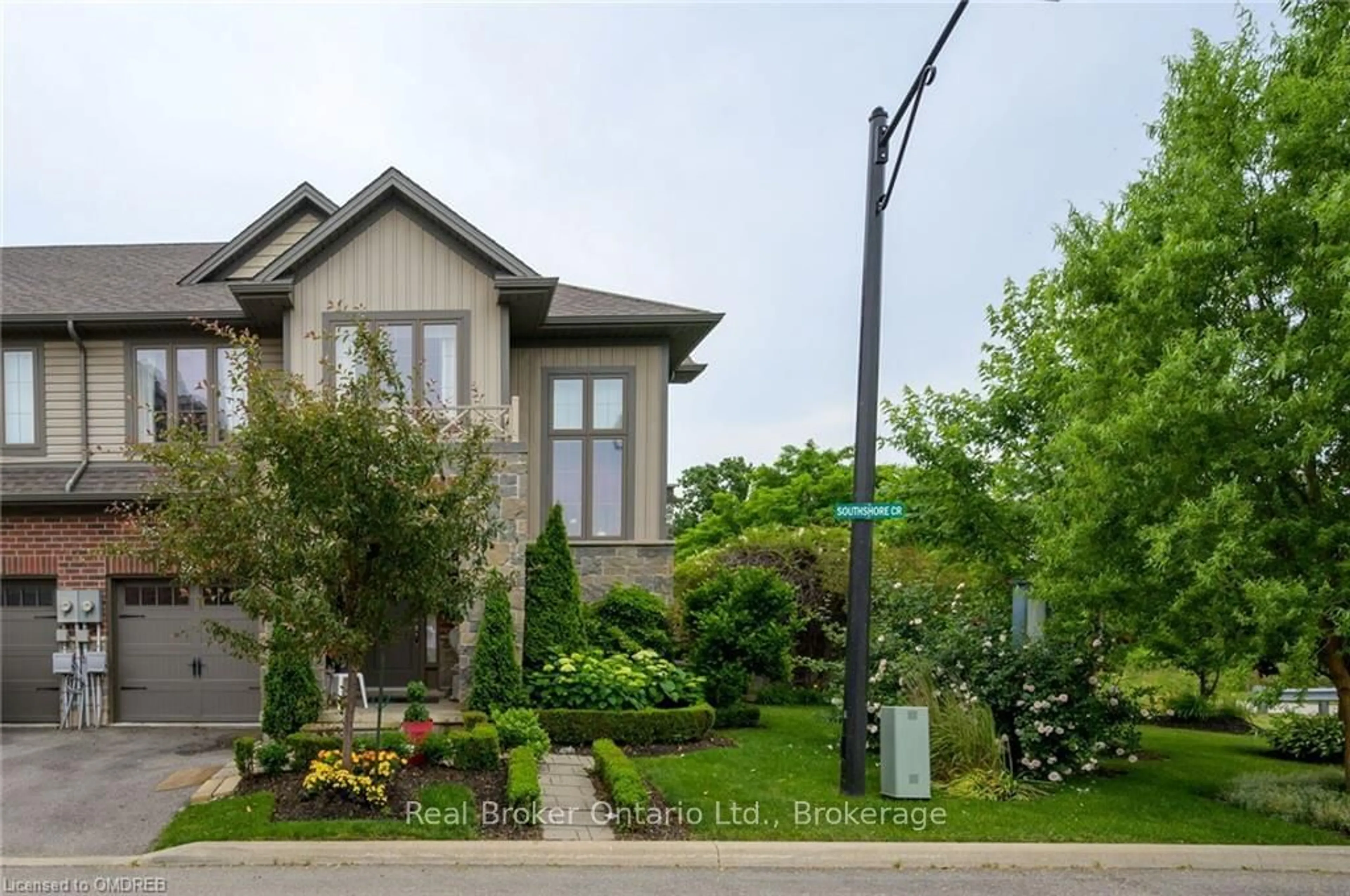 Frontside or backside of a home, the street view for 93 SOUTHSHORE CRESCENT, Hamilton Ontario L8E 0J3