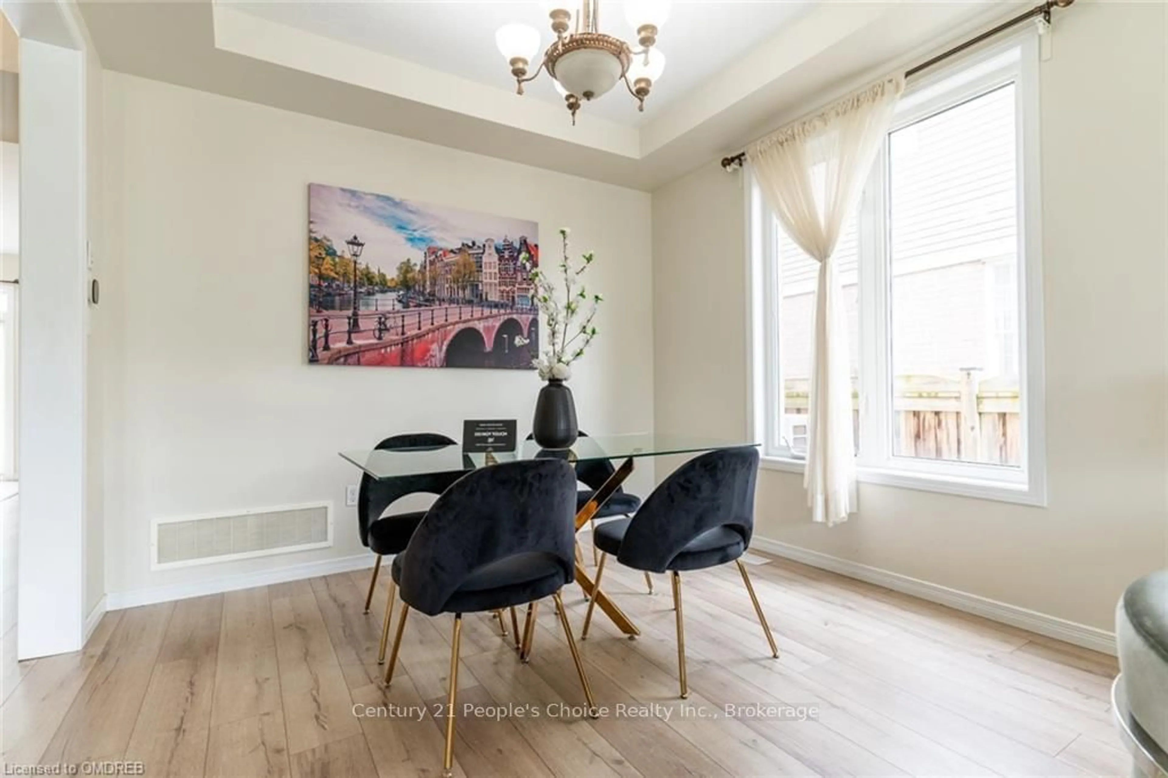 Dining room, wood floors for 157 HUNTER Way, Brant Ontario N3T 0B2