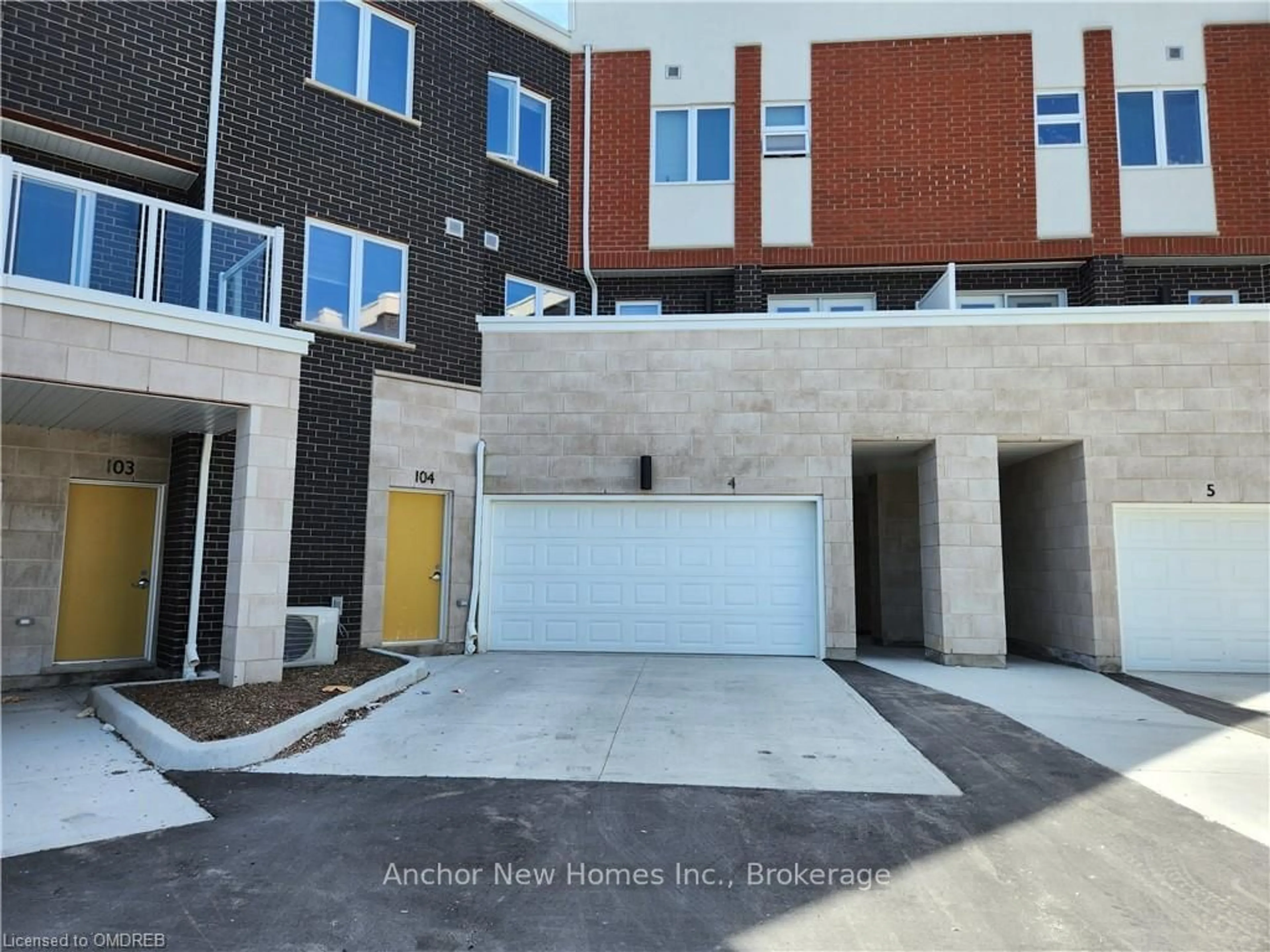 A pic from exterior of the house or condo, the street view for 124 SEABROOK DRIVE Dr #4, Kitchener Ontario N2R 0R7