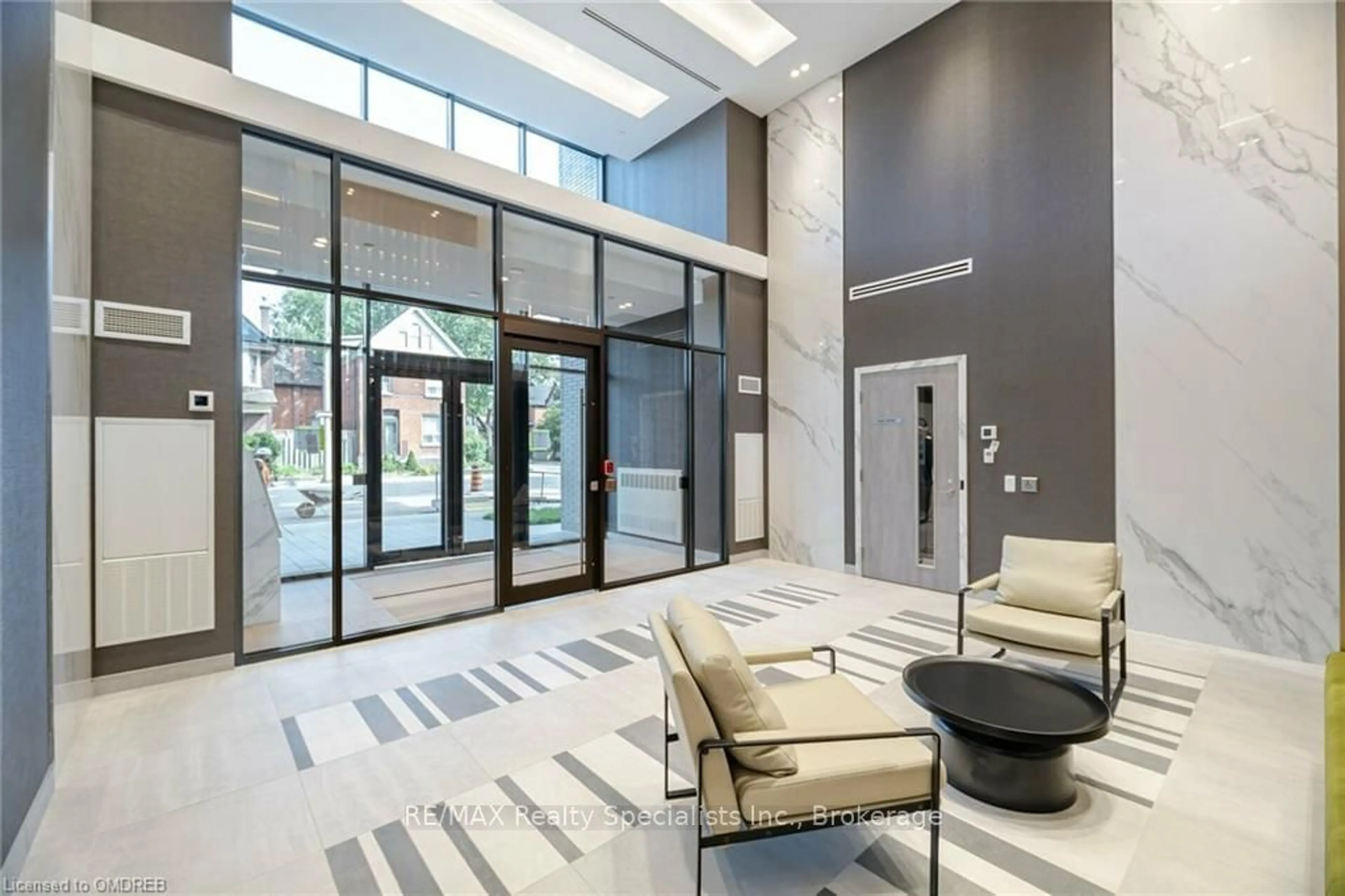 Indoor lobby, ceramic floors for 415 MAIN St #703, Hamilton Ontario L8P 1K5