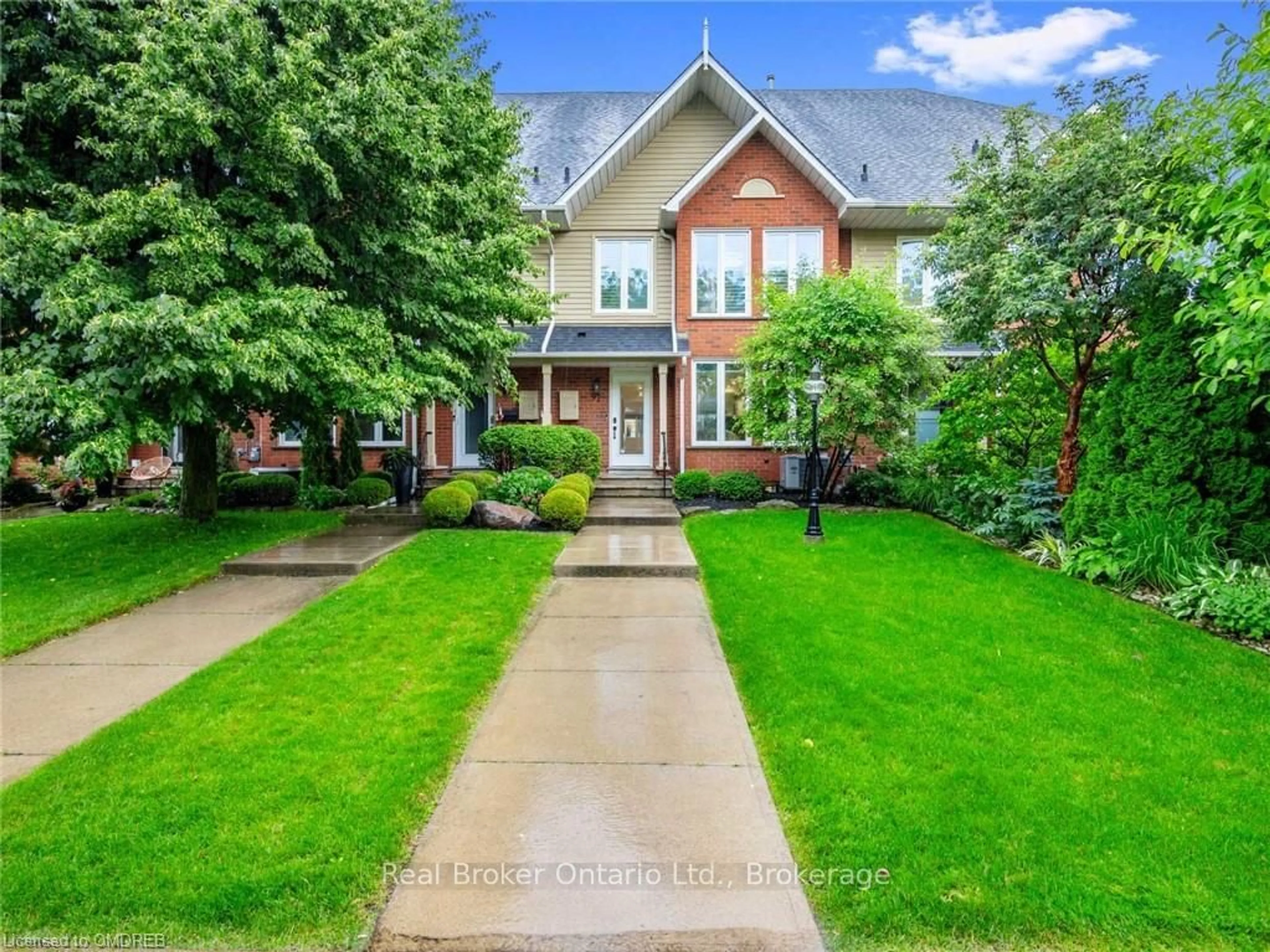 Frontside or backside of a home, the street view for 97 EDGEWATER Dr, Hamilton Ontario L8E 4Z2