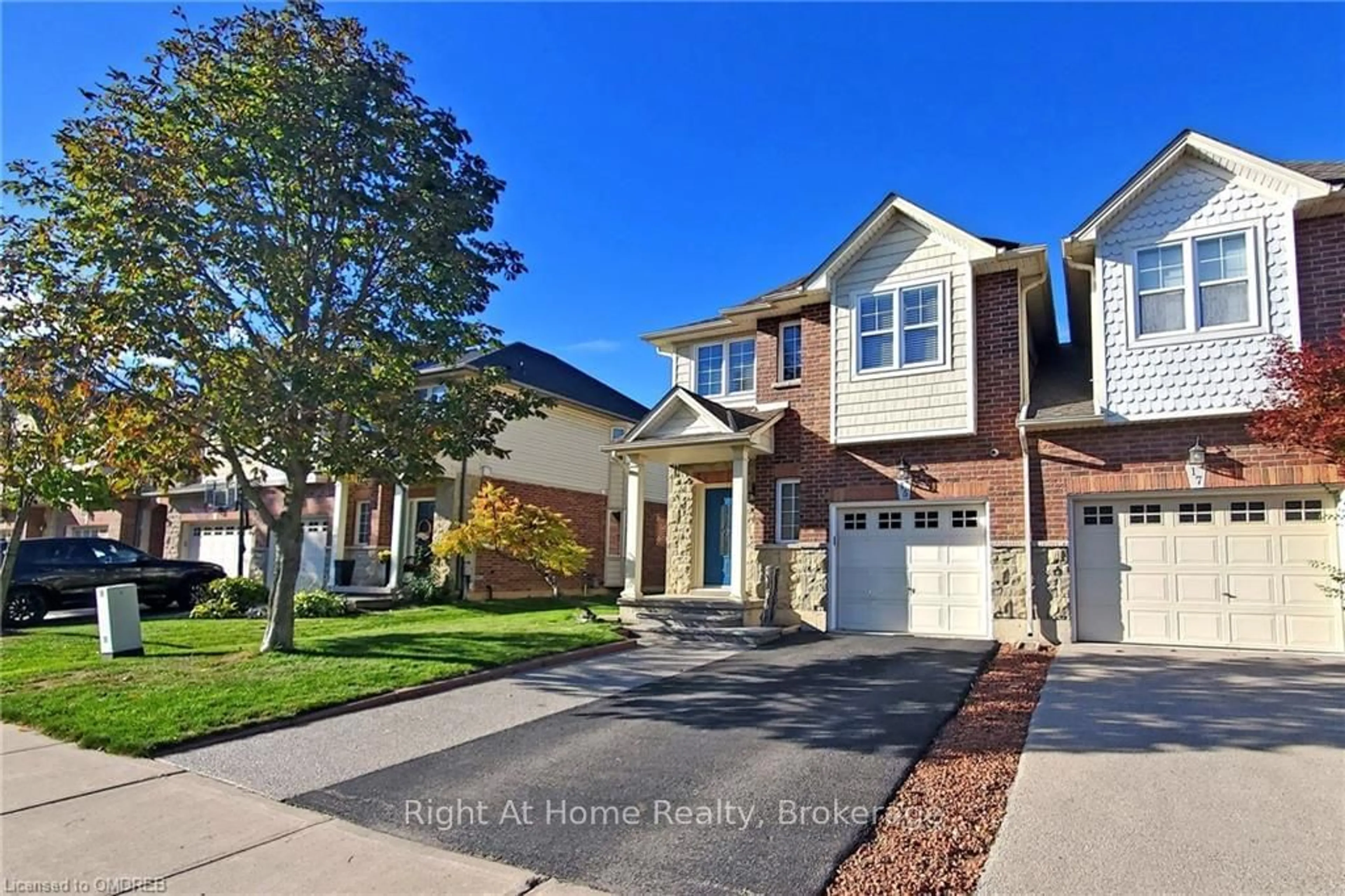 Frontside or backside of a home, the street view for 15 BROOKING Crt, Hamilton Ontario L9G 0A6