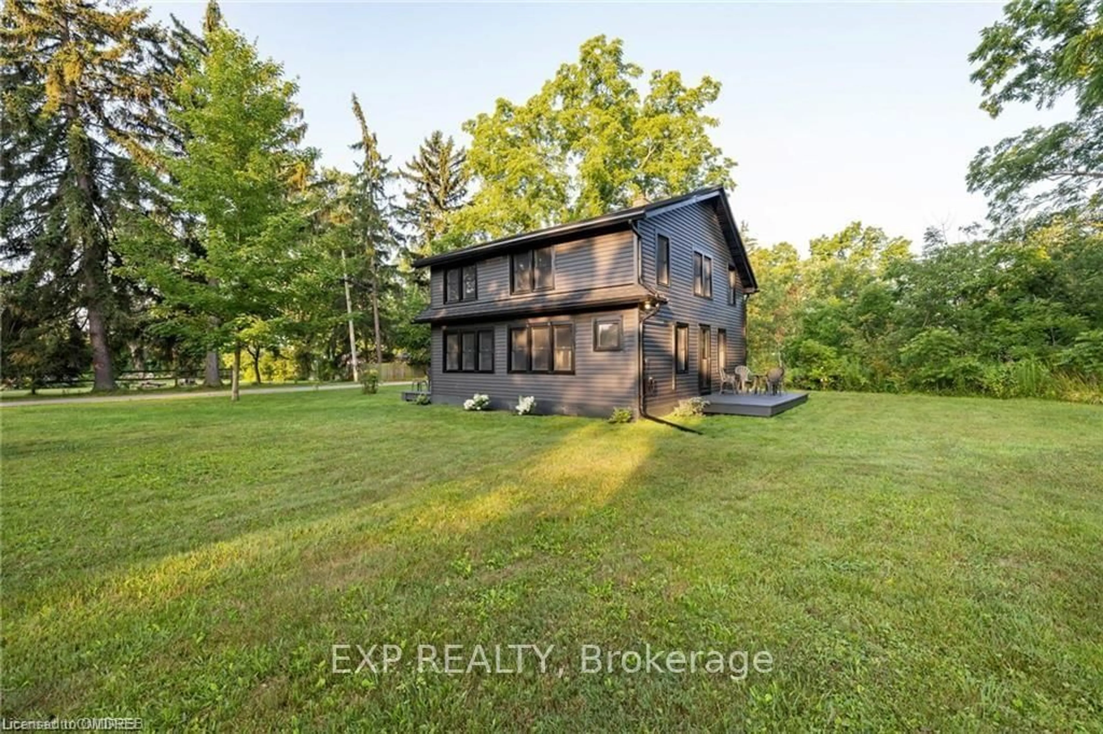 Frontside or backside of a home, cottage for 3020 PORTAGE Tr, Fort Erie Ontario L0S 1N0