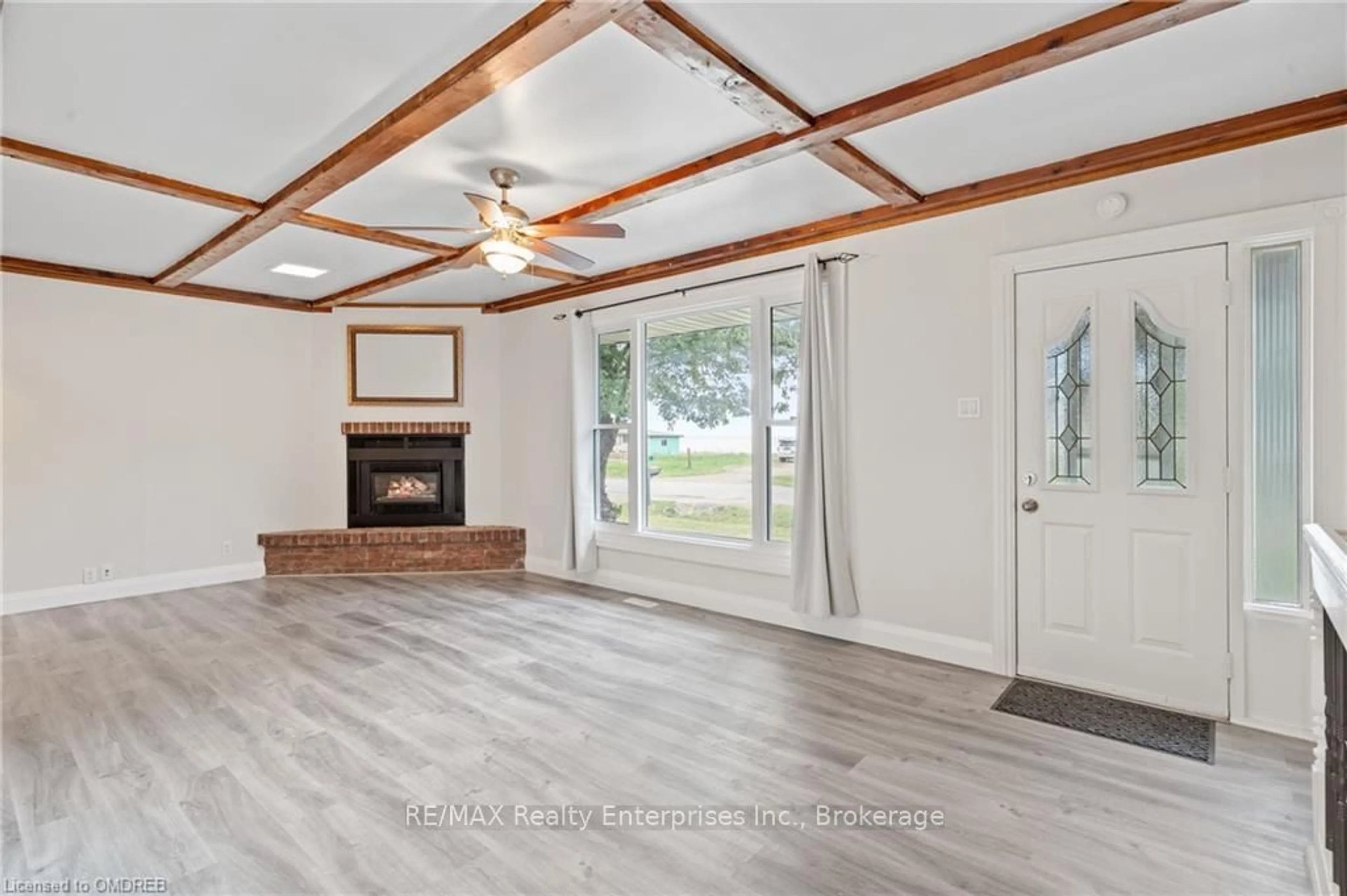 A pic of a room, wood floors for 20 VILLELLA Rd Ontario N0A 1K0