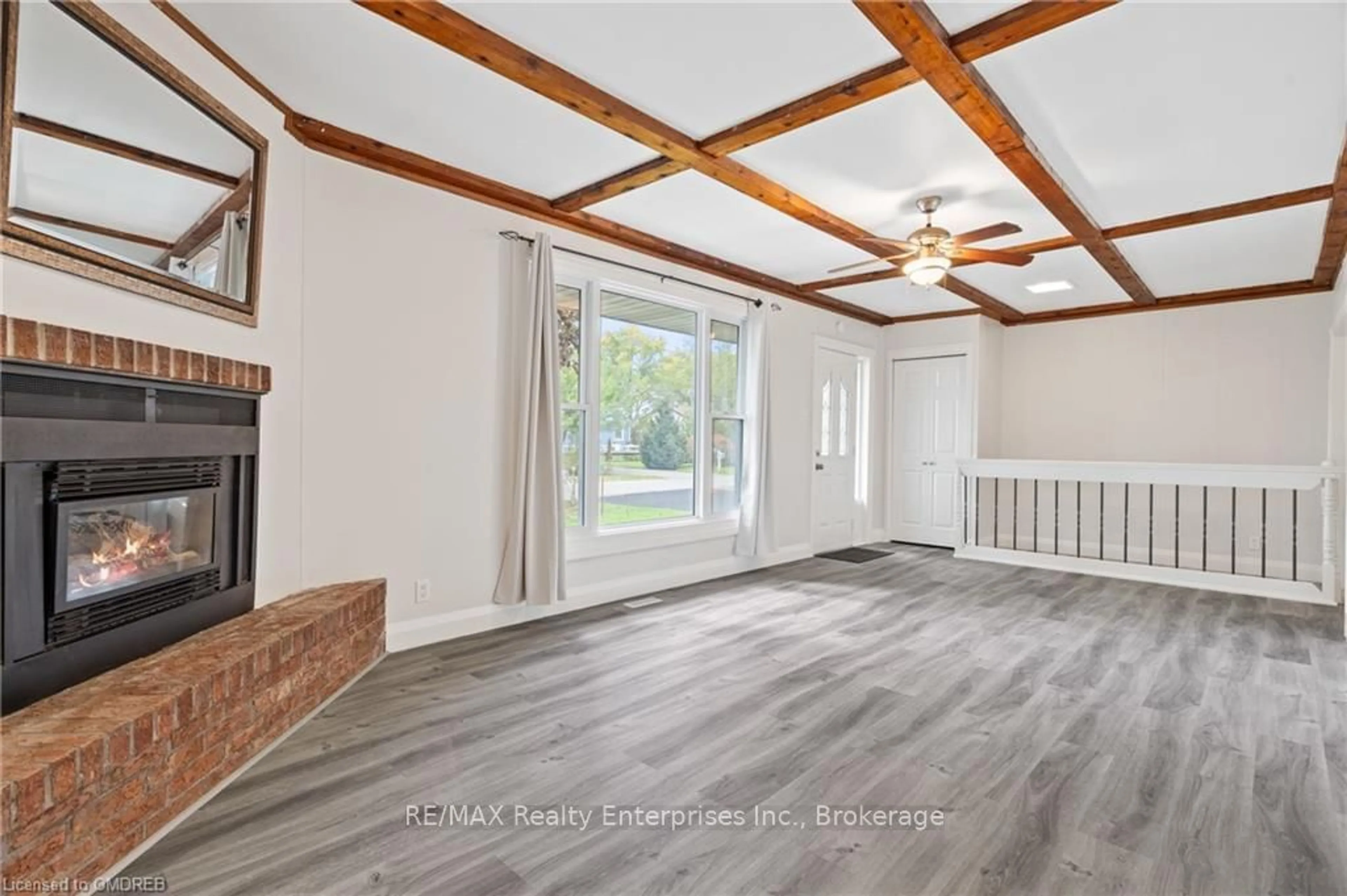 A pic of a room, wood floors for 20 VILLELLA Rd Ontario N0A 1K0