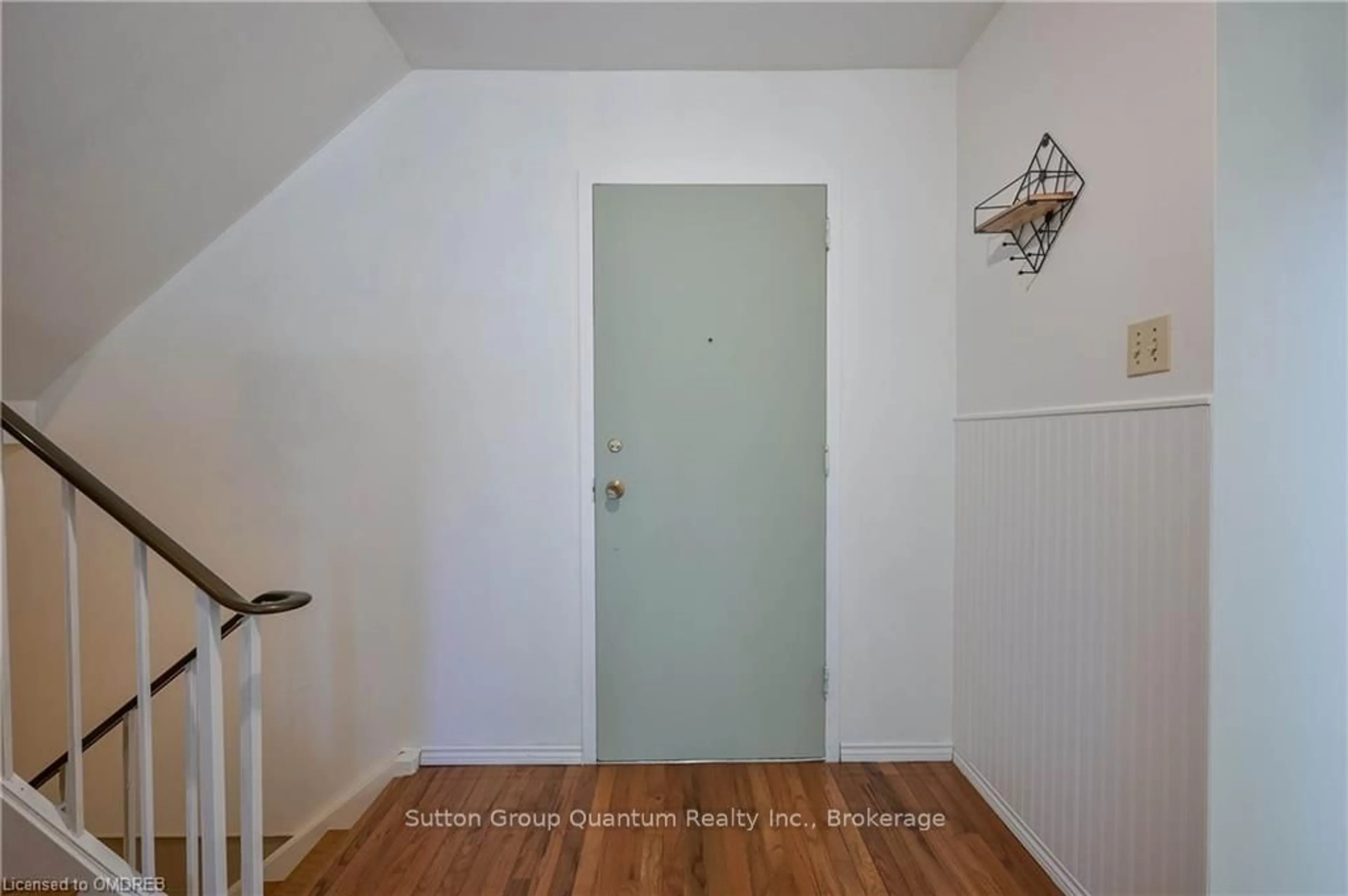 Indoor entryway, wood floors for 17 GIBSON Dr #15, Kitchener Ontario N2B 2P3