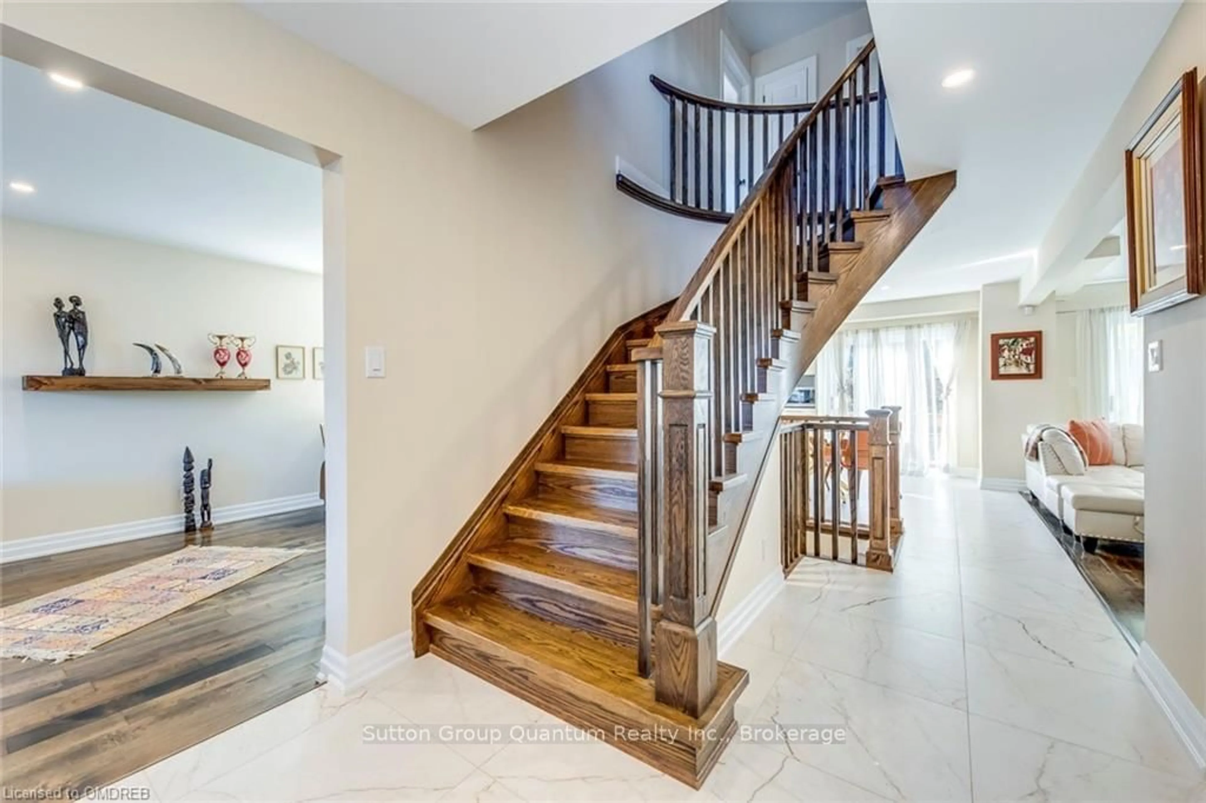 Stairs for 10 ANNE Crt, Grimsby Ontario L3M 5B3