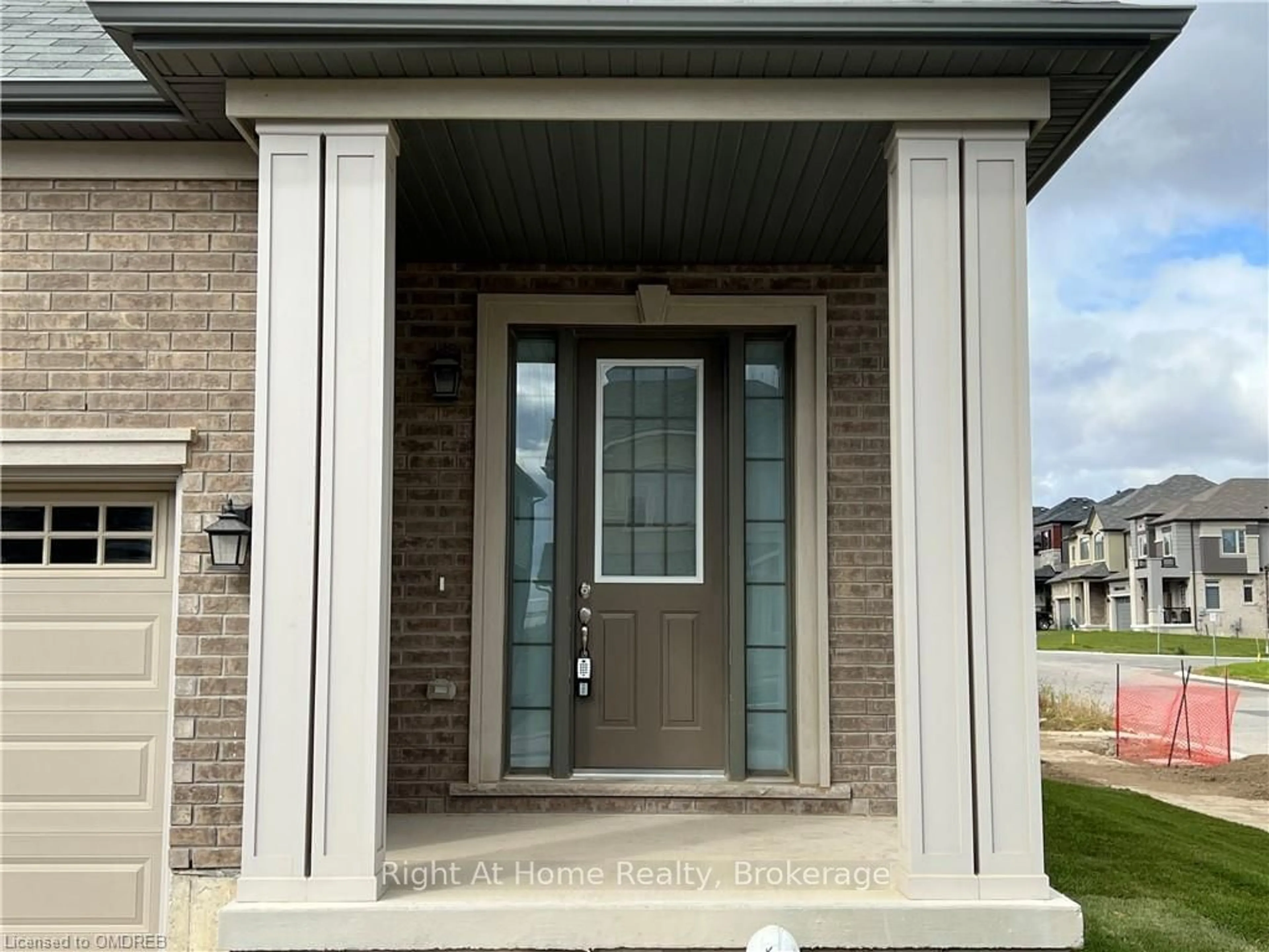 Indoor entryway, cement floor for 87 HITCHMAN St, Brant Ontario N3L 0M1