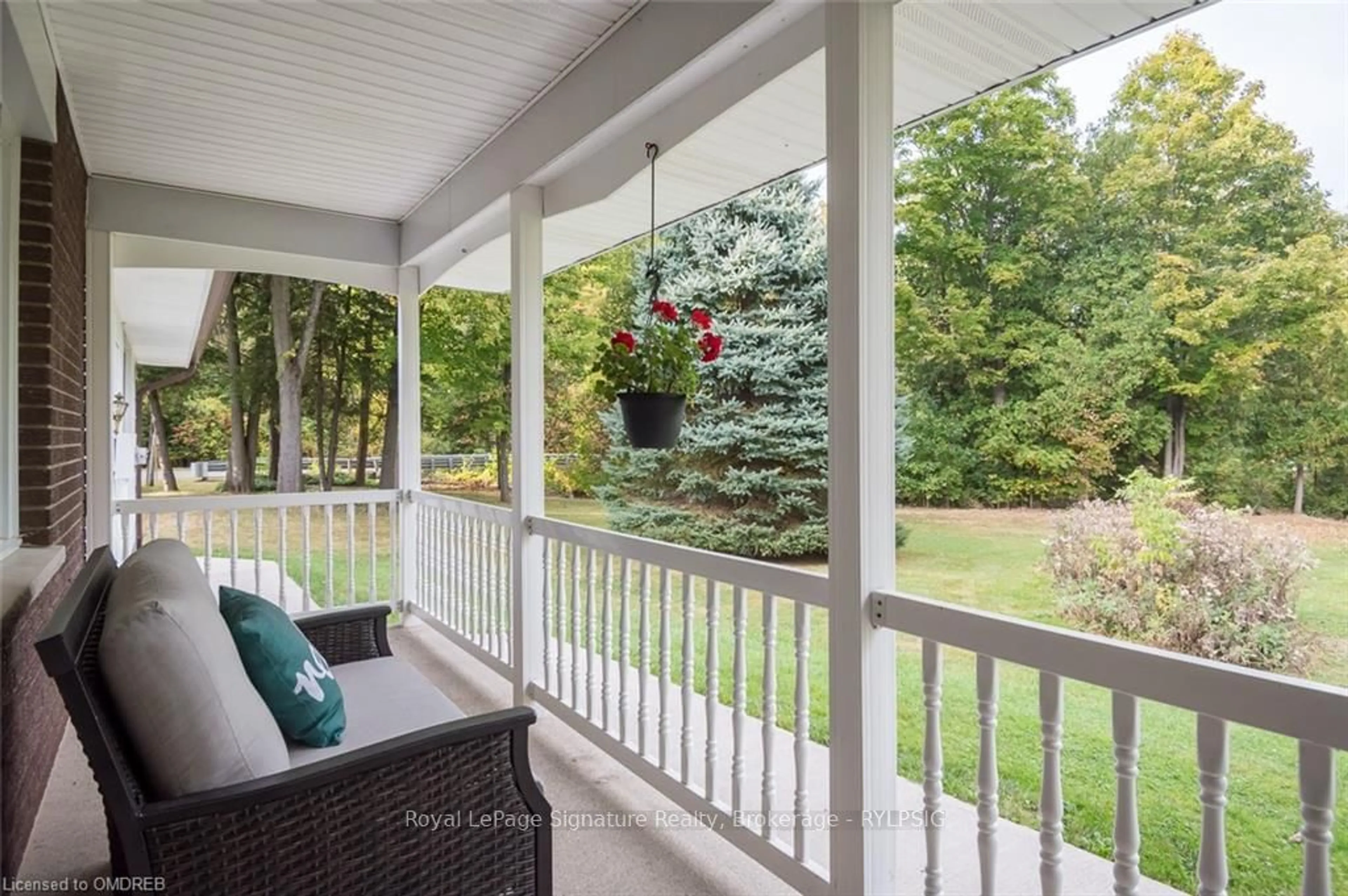 Patio, cottage for 314 11TH CONCESSION RD, Hamilton Ontario L8B 1J1