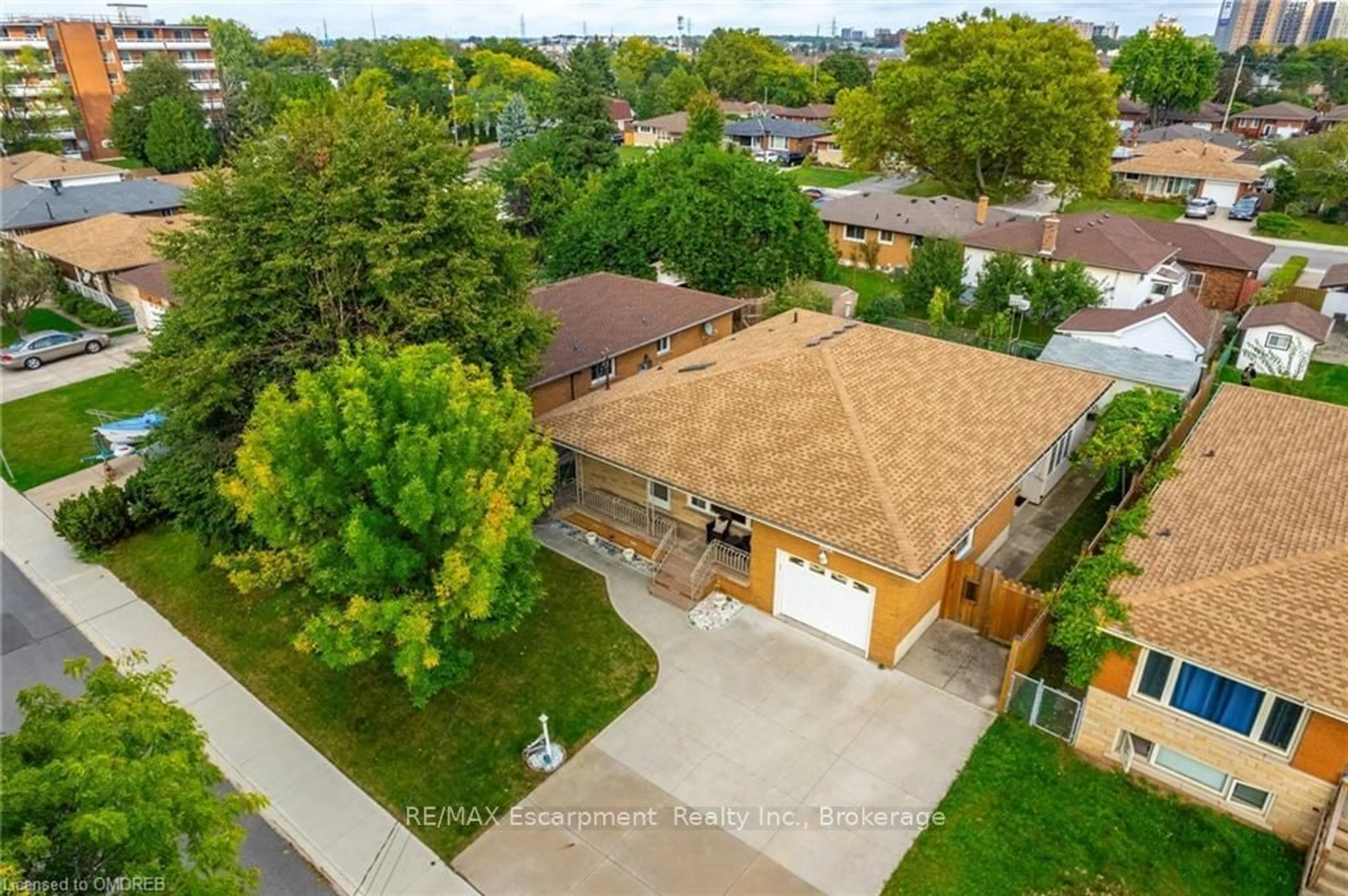 Frontside or backside of a home, the street view for 172 OAKLAND Dr, Hamilton Ontario L8E 1B6