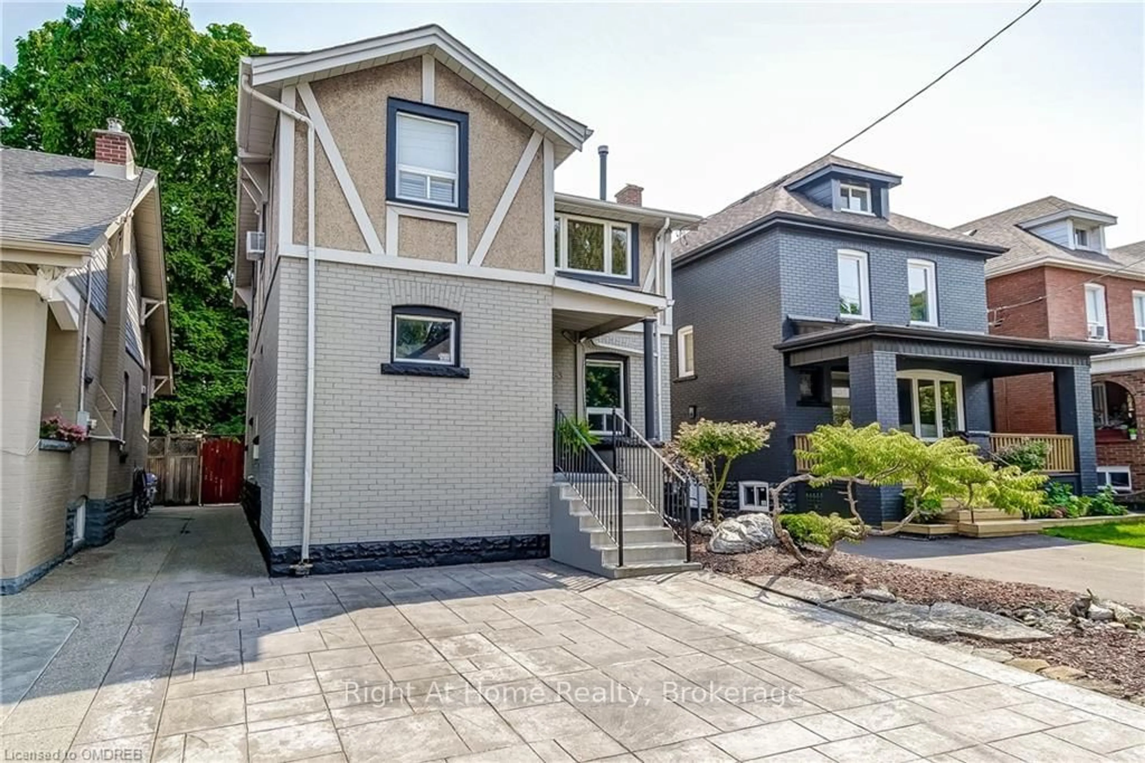 Frontside or backside of a home, the street view for 183 ROSSLYN Ave, Hamilton Ontario L8M 3J4