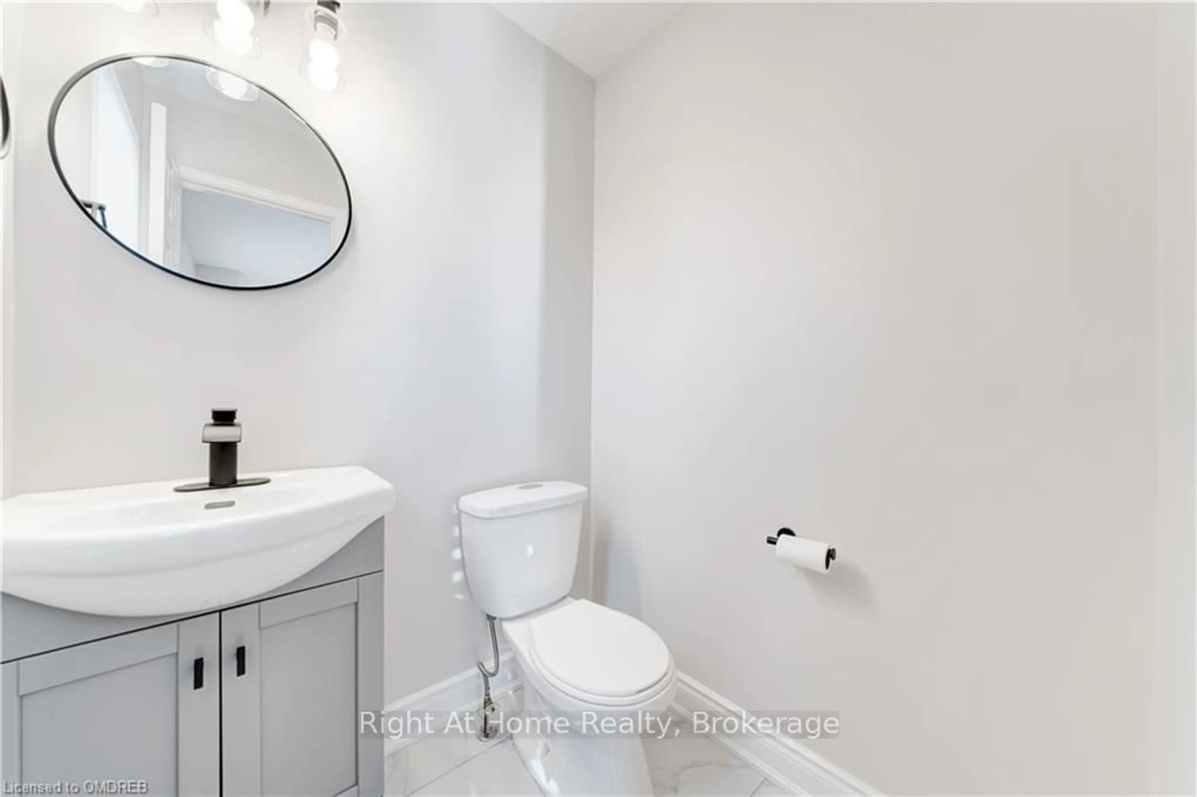 Standard bathroom for 3 ARROWHEAD Lane, Grimsby Ontario L3M 5M5