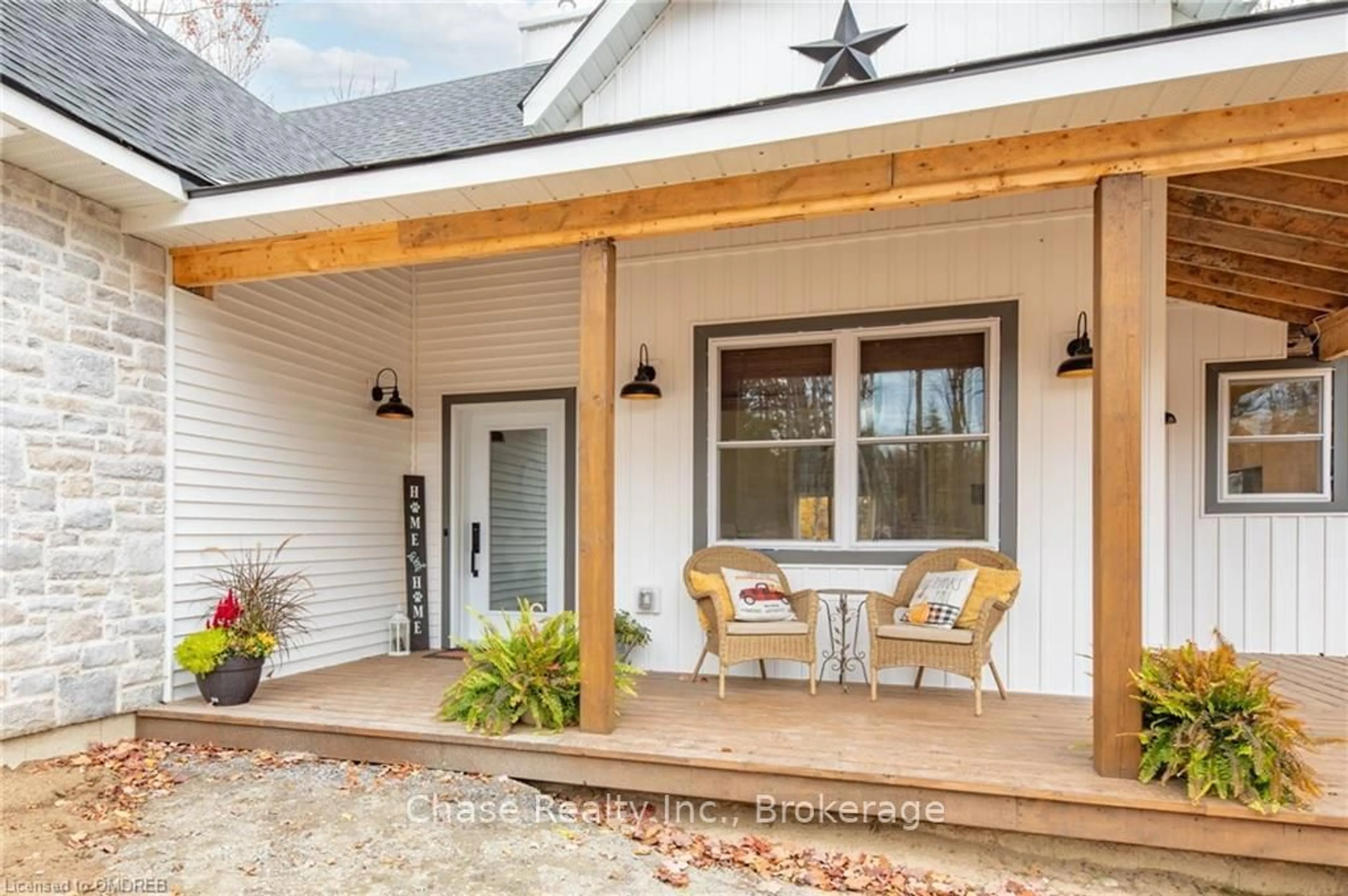 Indoor entryway, wood floors for 681 DOE LAKE ROAD Rd, Armour Ontario P0A 1L0