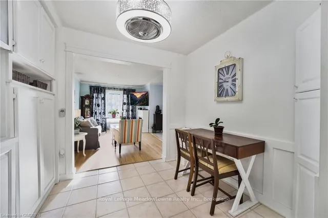 Additional property image - 1110 GARTH St Unit 11