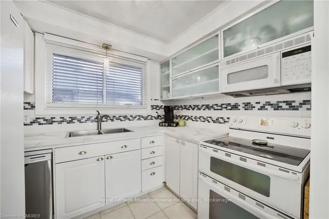 Additional property image - 1110 GARTH St Unit 11