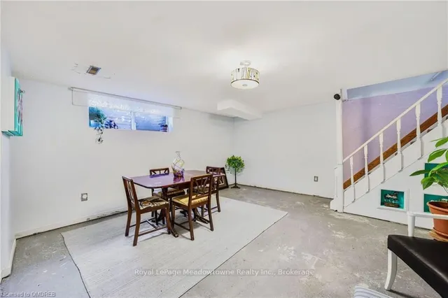 Additional property image - 1110 GARTH St Unit 11