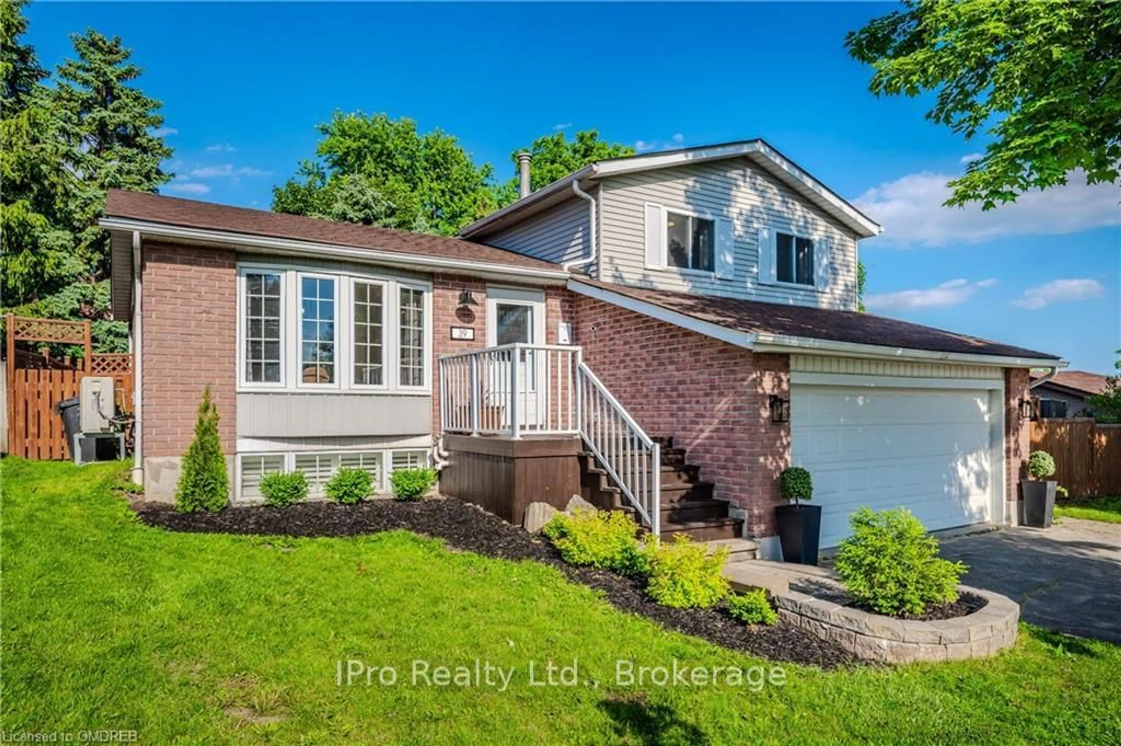 Frontside or backside of a home, cottage for 39 DUNHILL Cres, Guelph Ontario N1H 7Z7