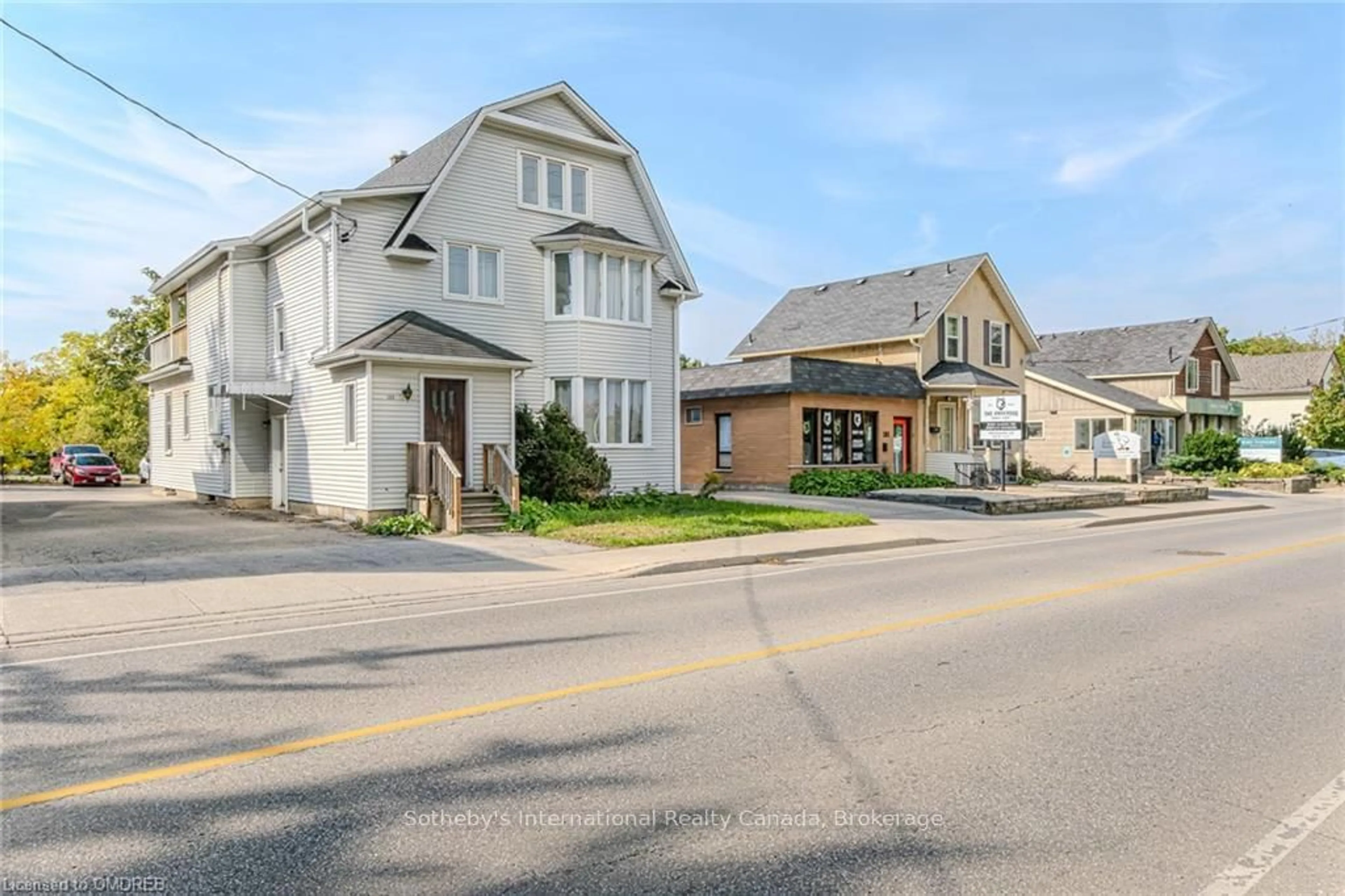 A pic from exterior of the house or condo, the street view for 185 PARK St, Waterloo Ontario N2L 1Y7