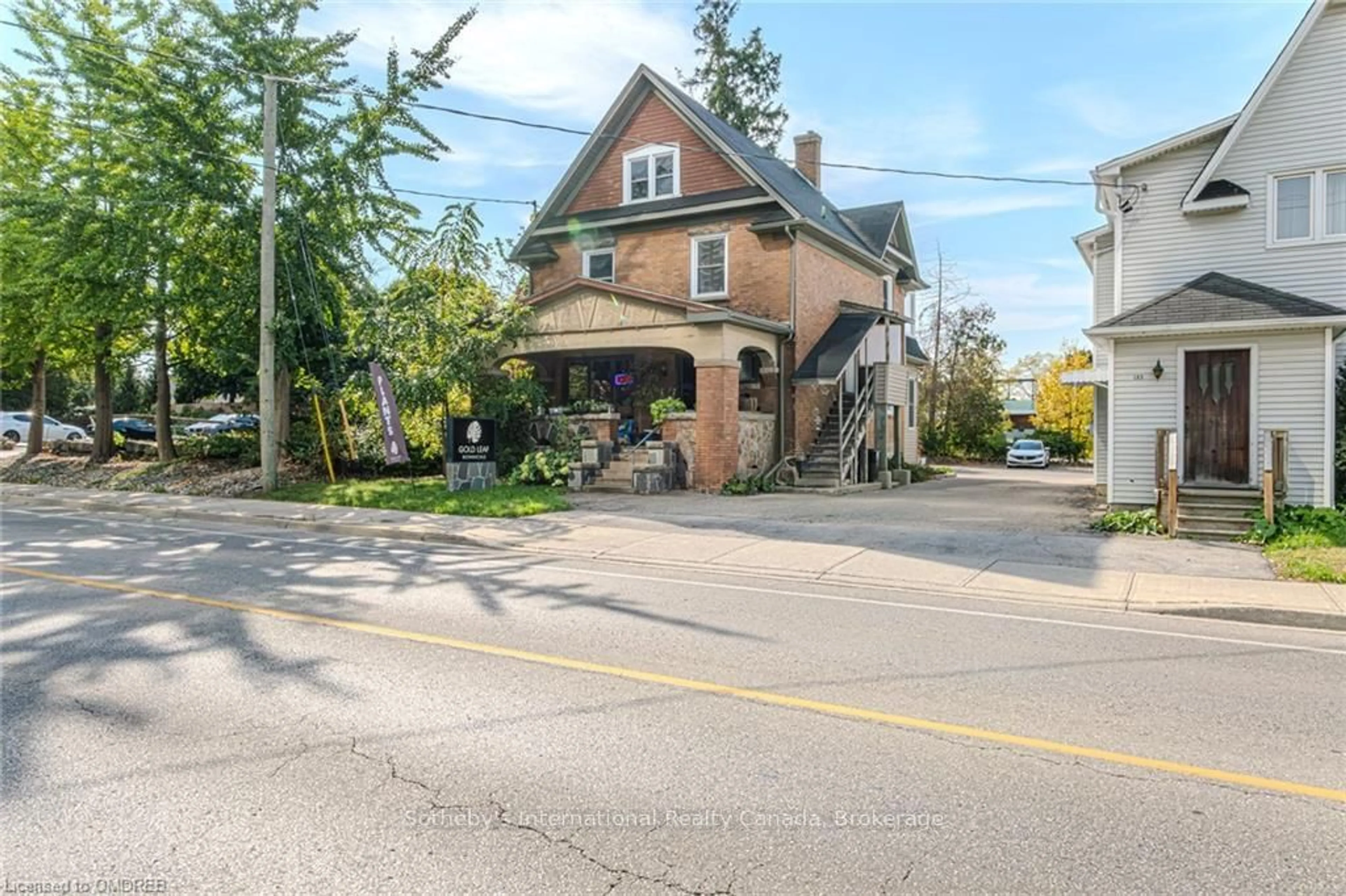 A pic from exterior of the house or condo, the street view for 189 PARK St, Waterloo Ontario N2L 1Y7