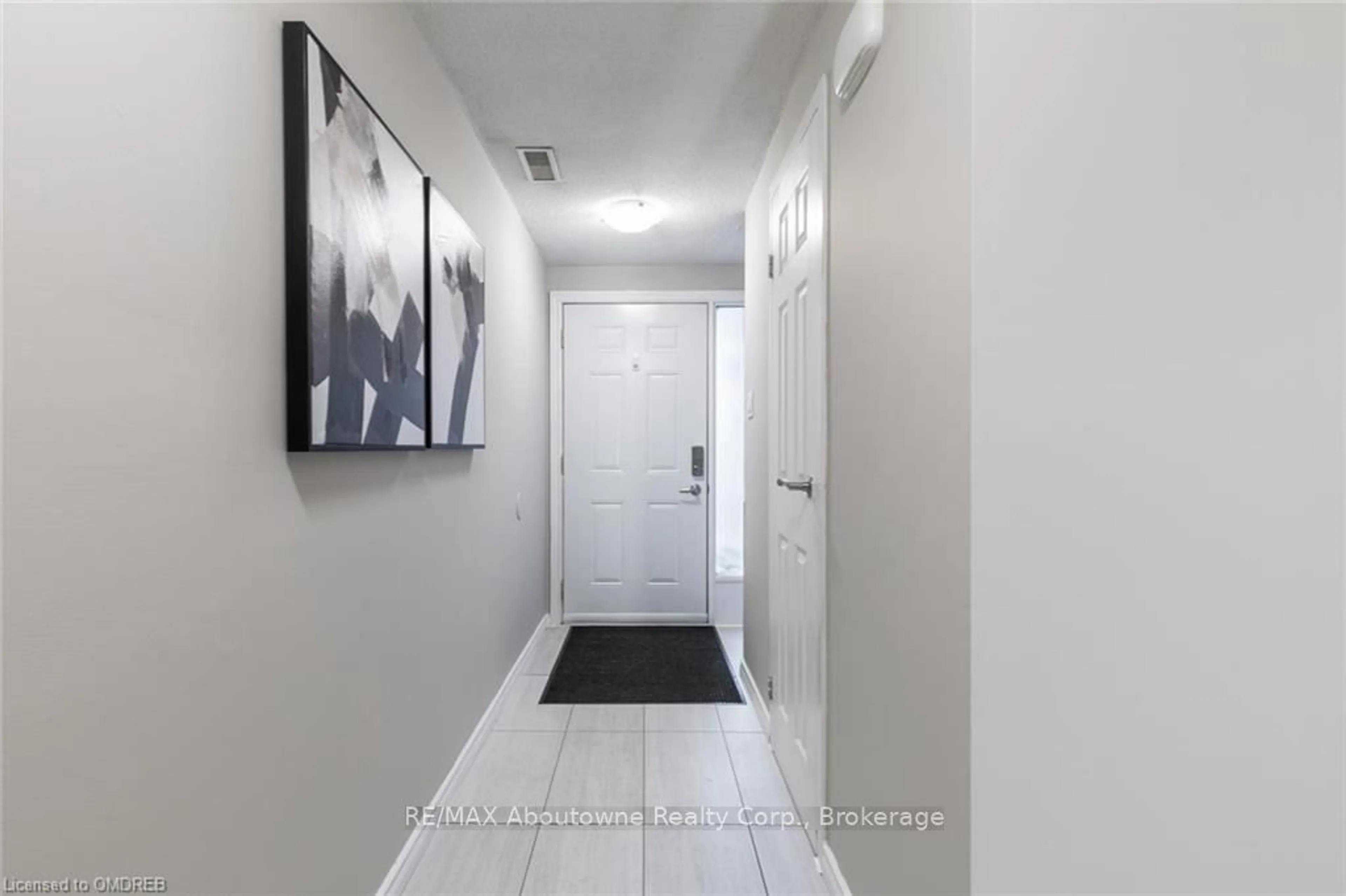 Indoor entryway, not visible floor for 11 HARRISFORD St #100, Hamilton Ontario L8K 6L7