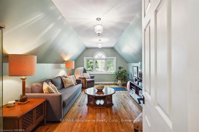 Additional property image - 434 GOLF LINKS Rd