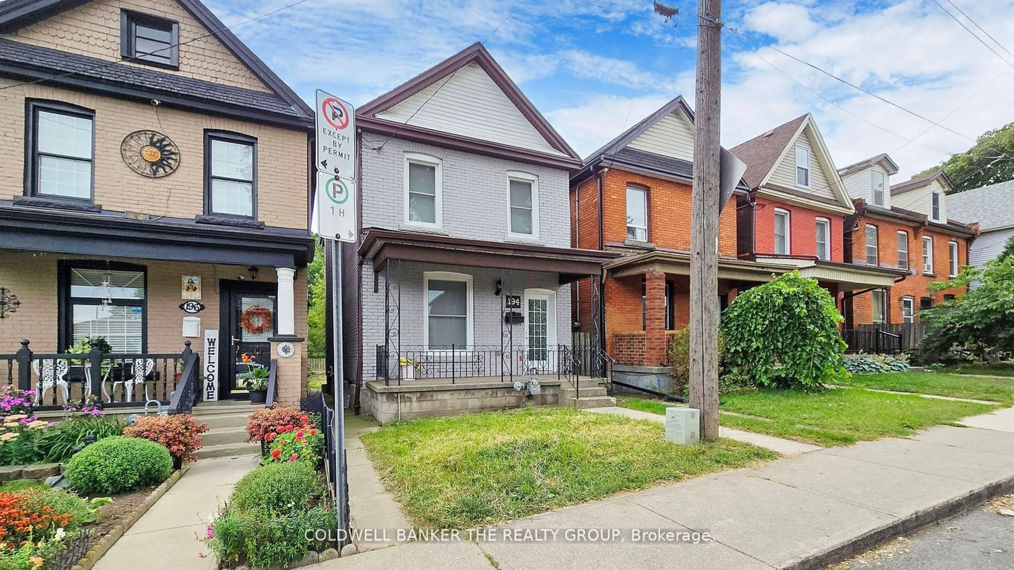 A pic from exterior of the house or condo, the street view for 194 Simcoe St, Hamilton Ontario L8L 3P1