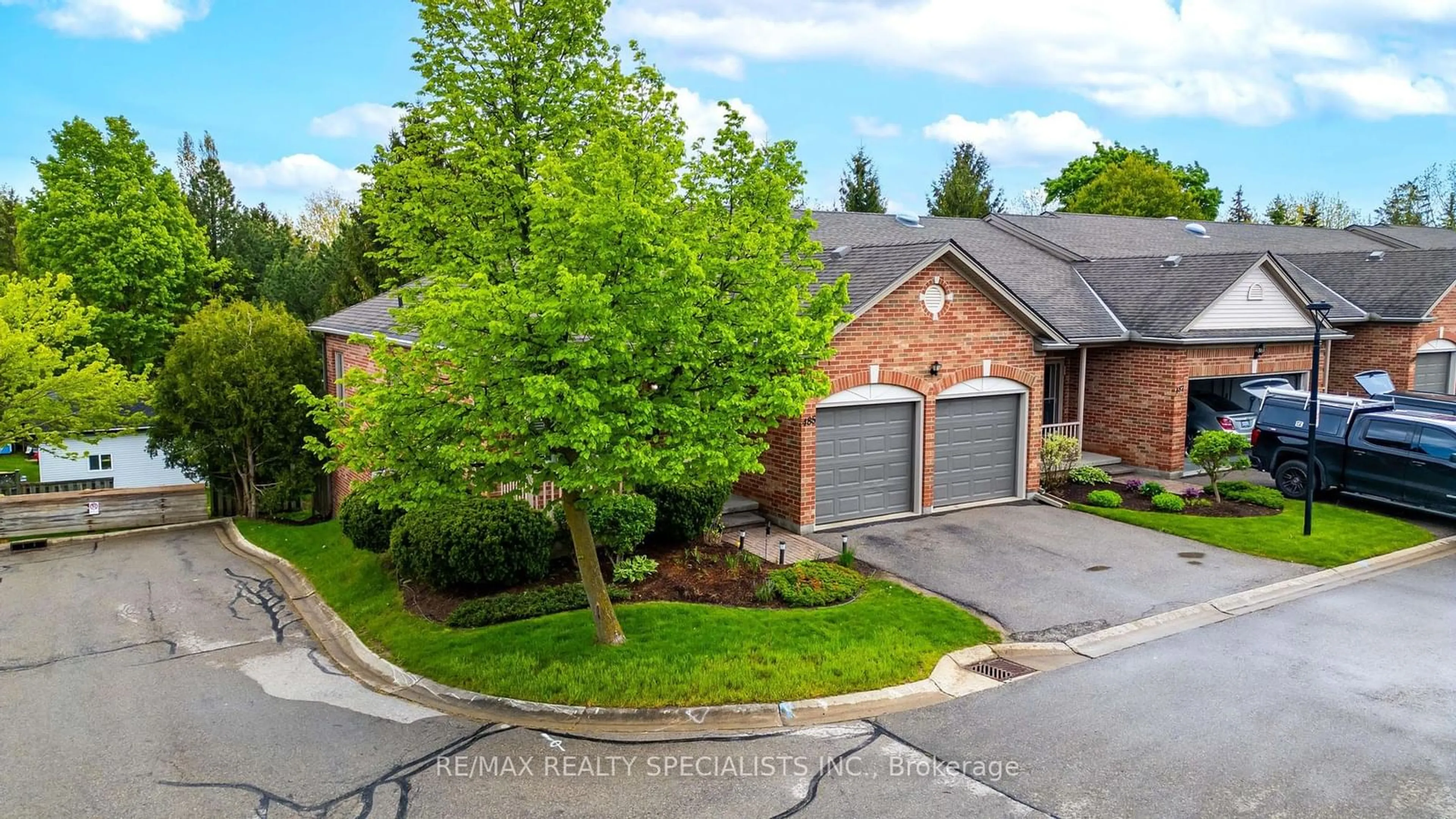 A pic from exterior of the house or condo, the fenced backyard for 485 Nova Scotia Crt, Woodstock Ontario N4S 8Z2