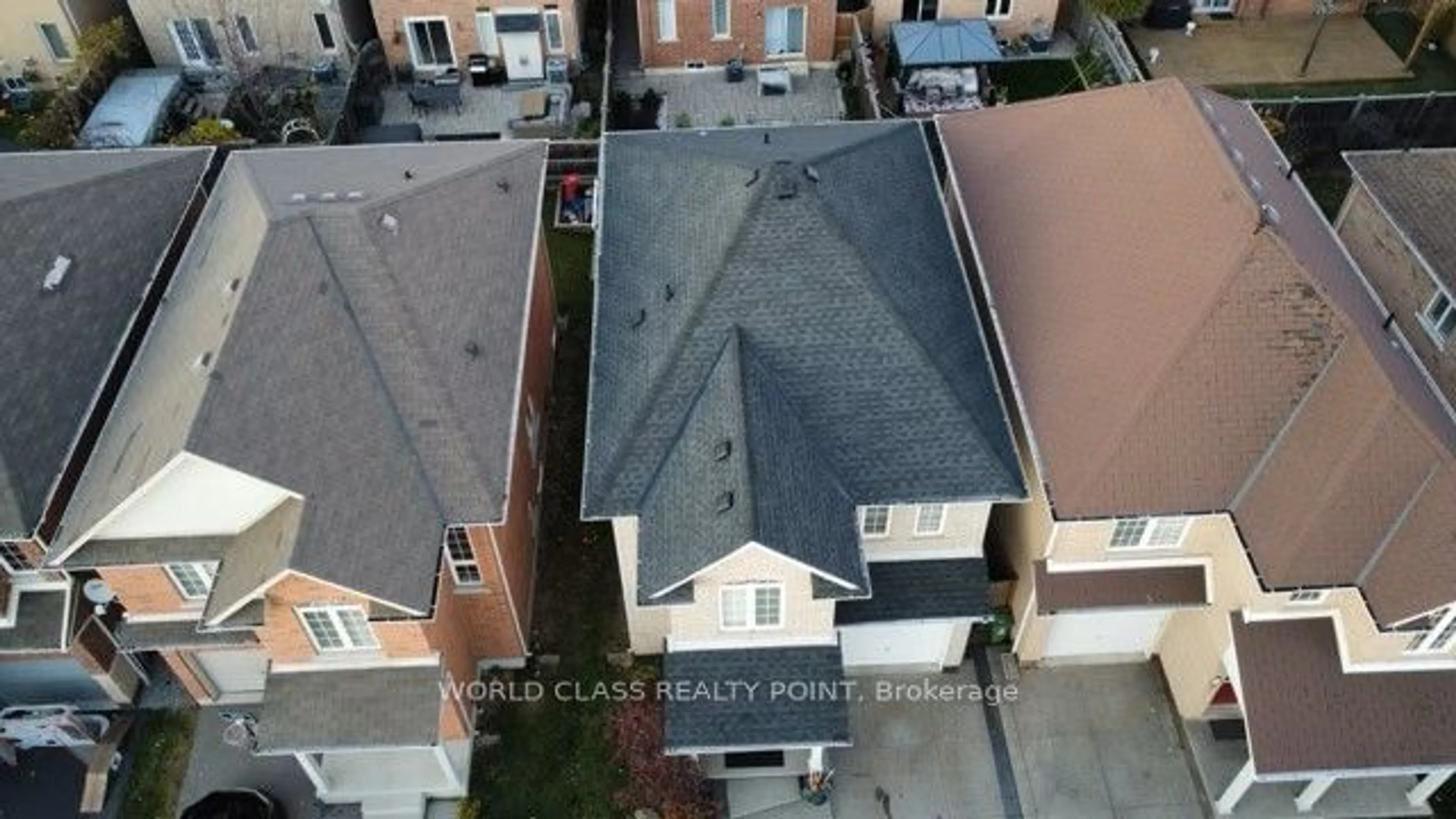 A pic from outside/outdoor area/front of a property/back of a property/a pic from drone, city buildings view from balcony for 86 Glendarling Cres, Hamilton Ontario L8E 0B1