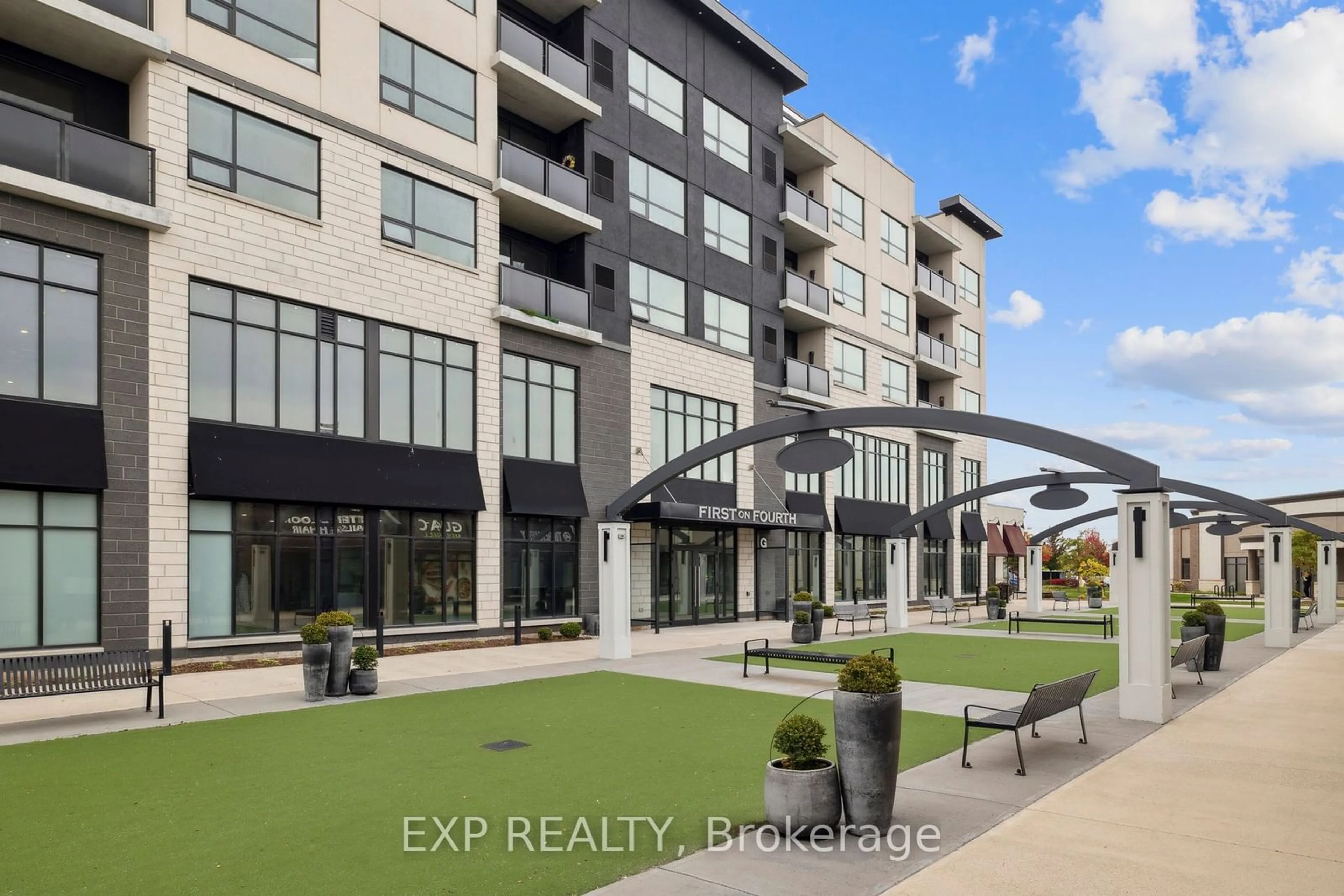 A pic from exterior of the house or condo, the front or back of building for 300G Fourth Ave, St. Catharines Ontario L2S 0E6