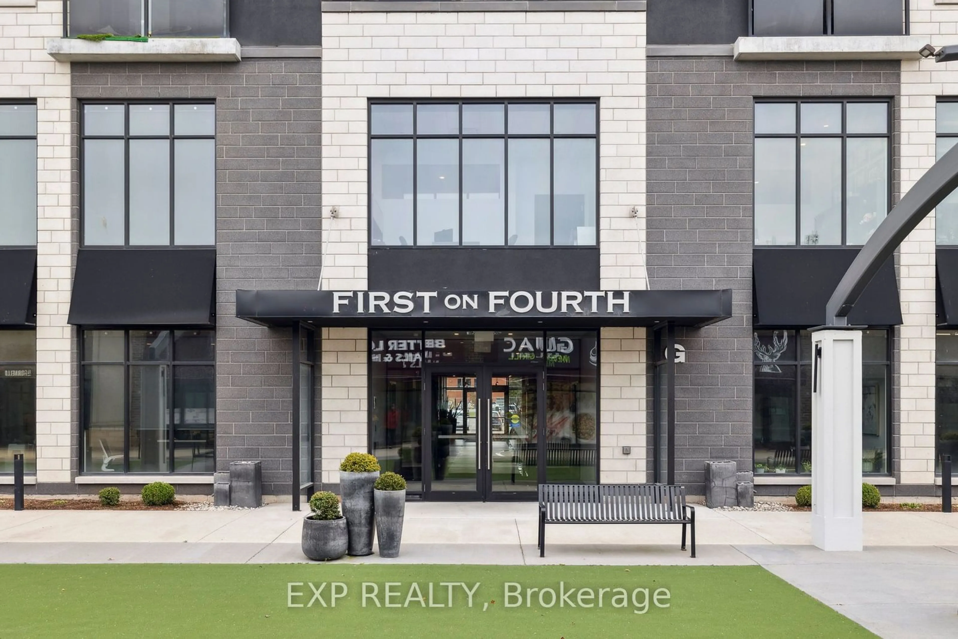 A pic from exterior of the house or condo, the front or back of building for 300G Fourth Ave, St. Catharines Ontario L2S 0E6