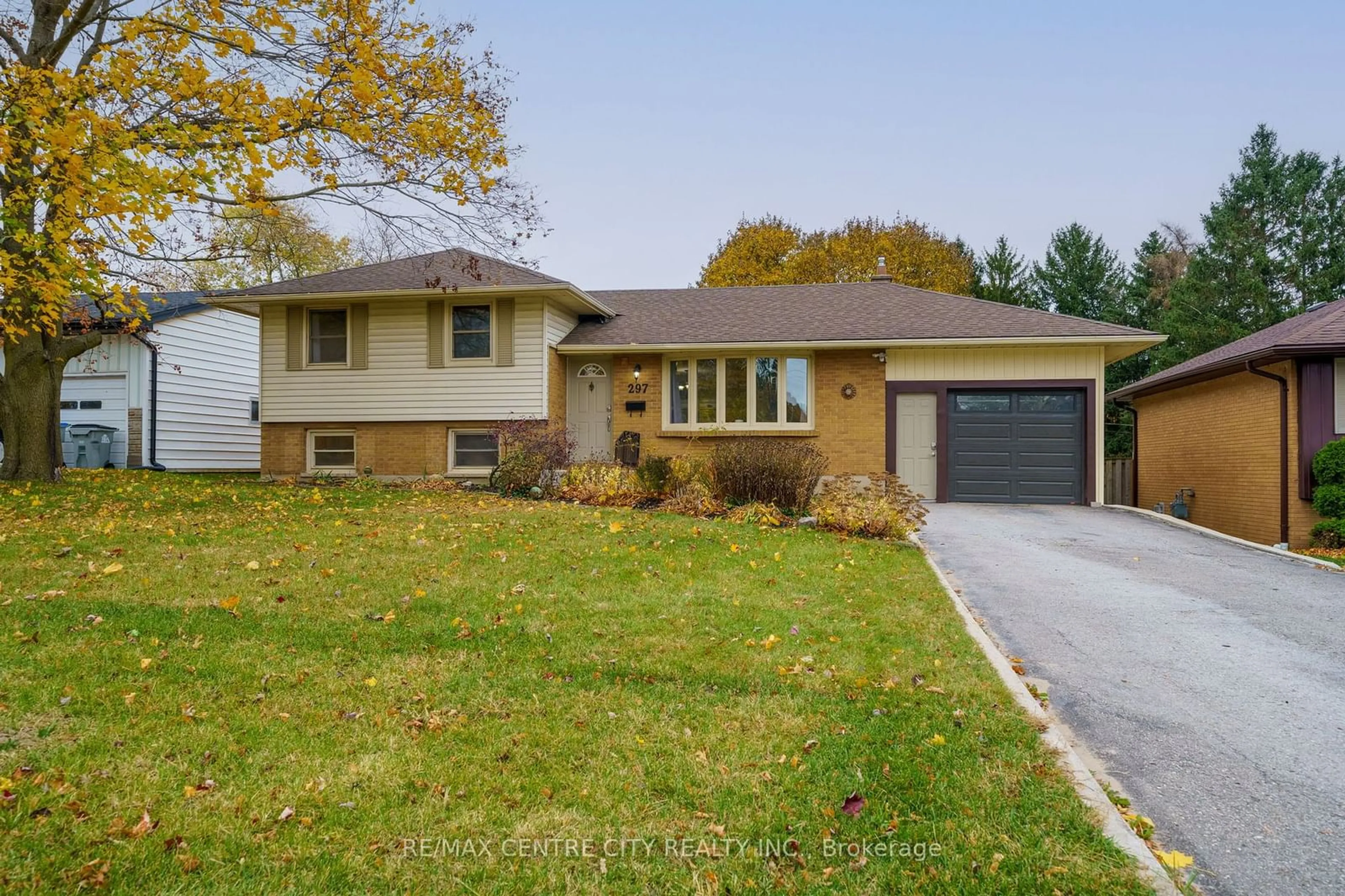 Frontside or backside of a home, the street view for 297 Drury Lane, Strathroy-Caradoc Ontario N7G 3E8